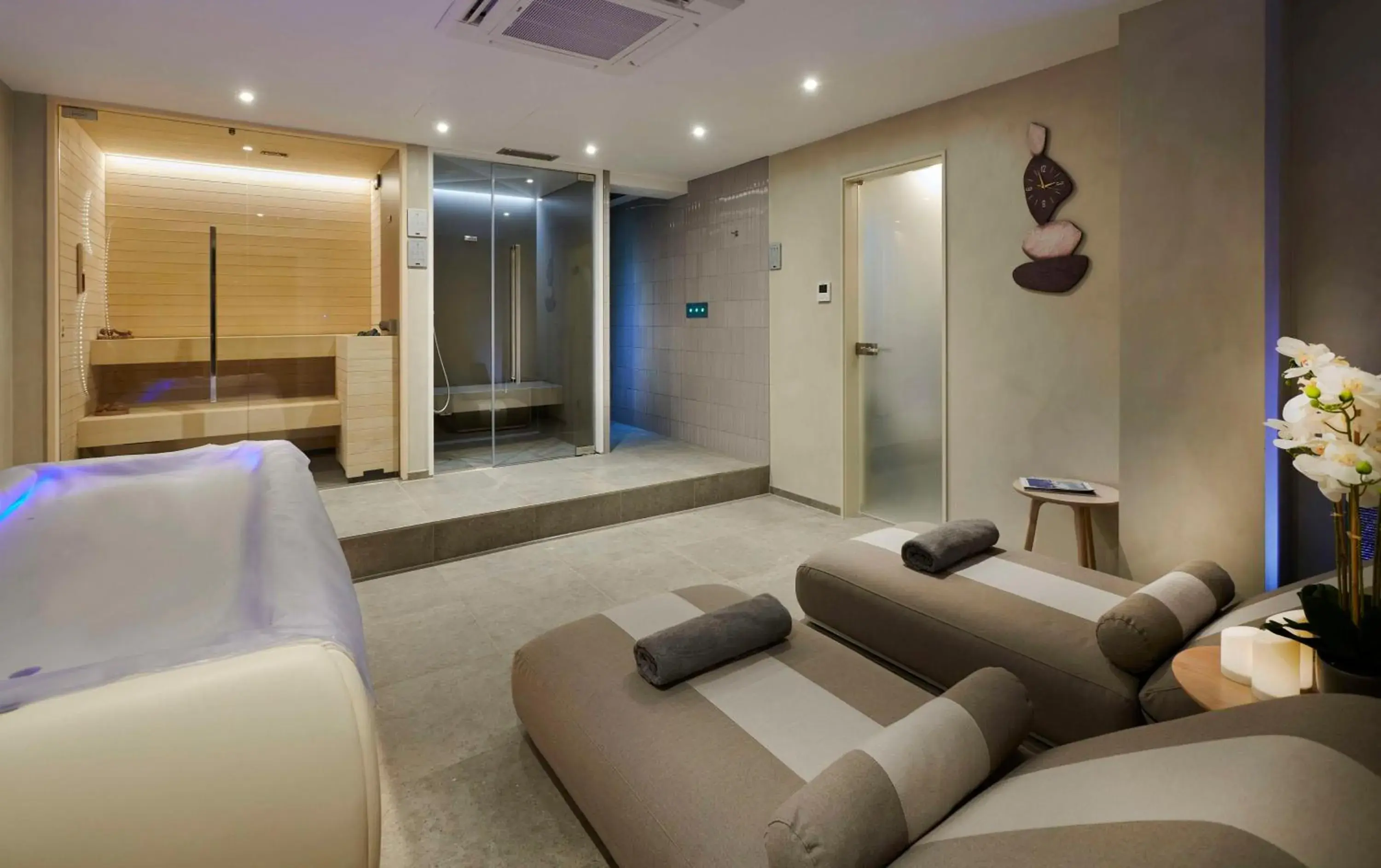 Spa and wellness centre/facilities in Hilton London Croydon Spa and wellness centre/facilities in Hilton London Croydon