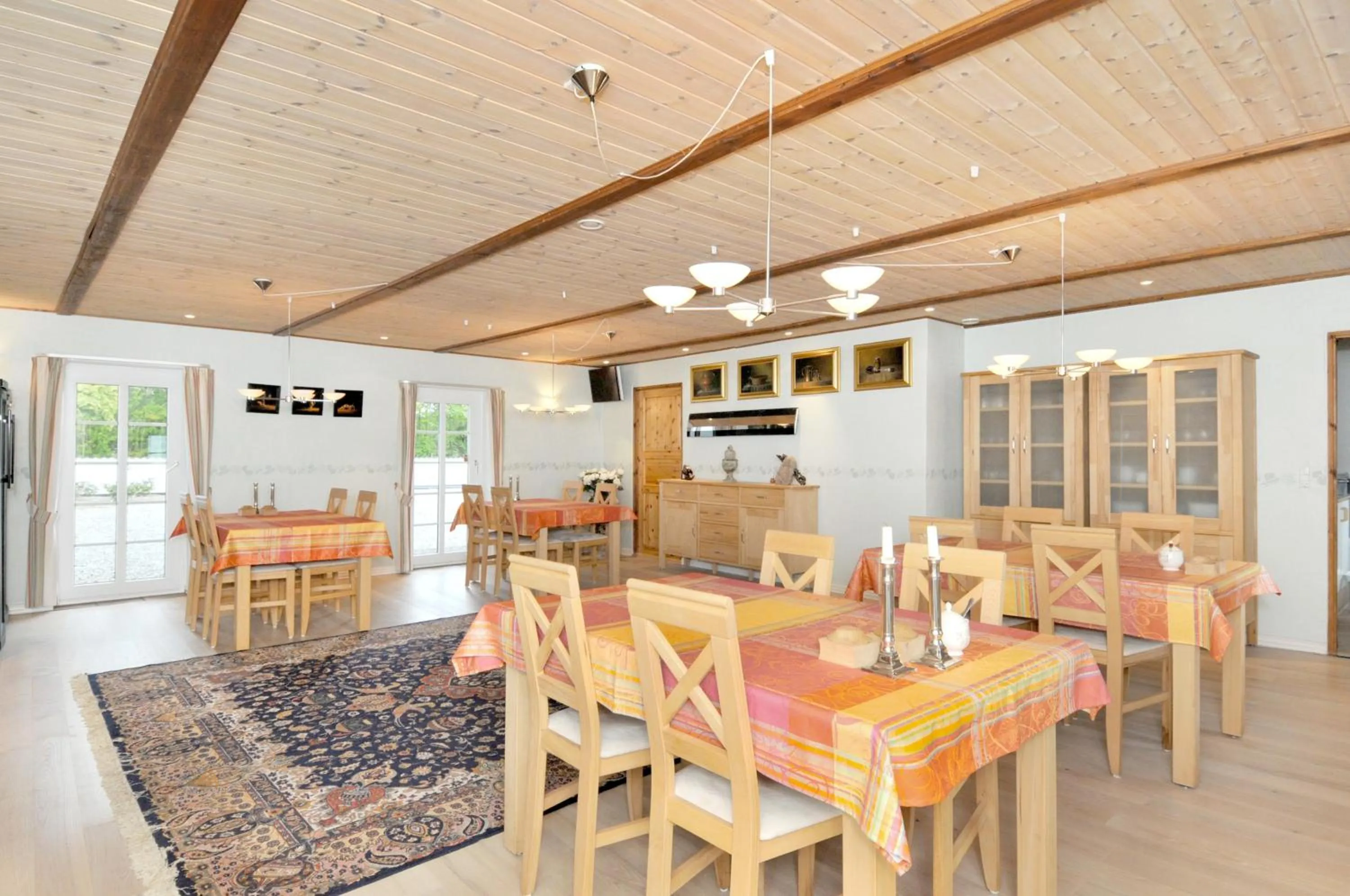 Dining area in Best Bed