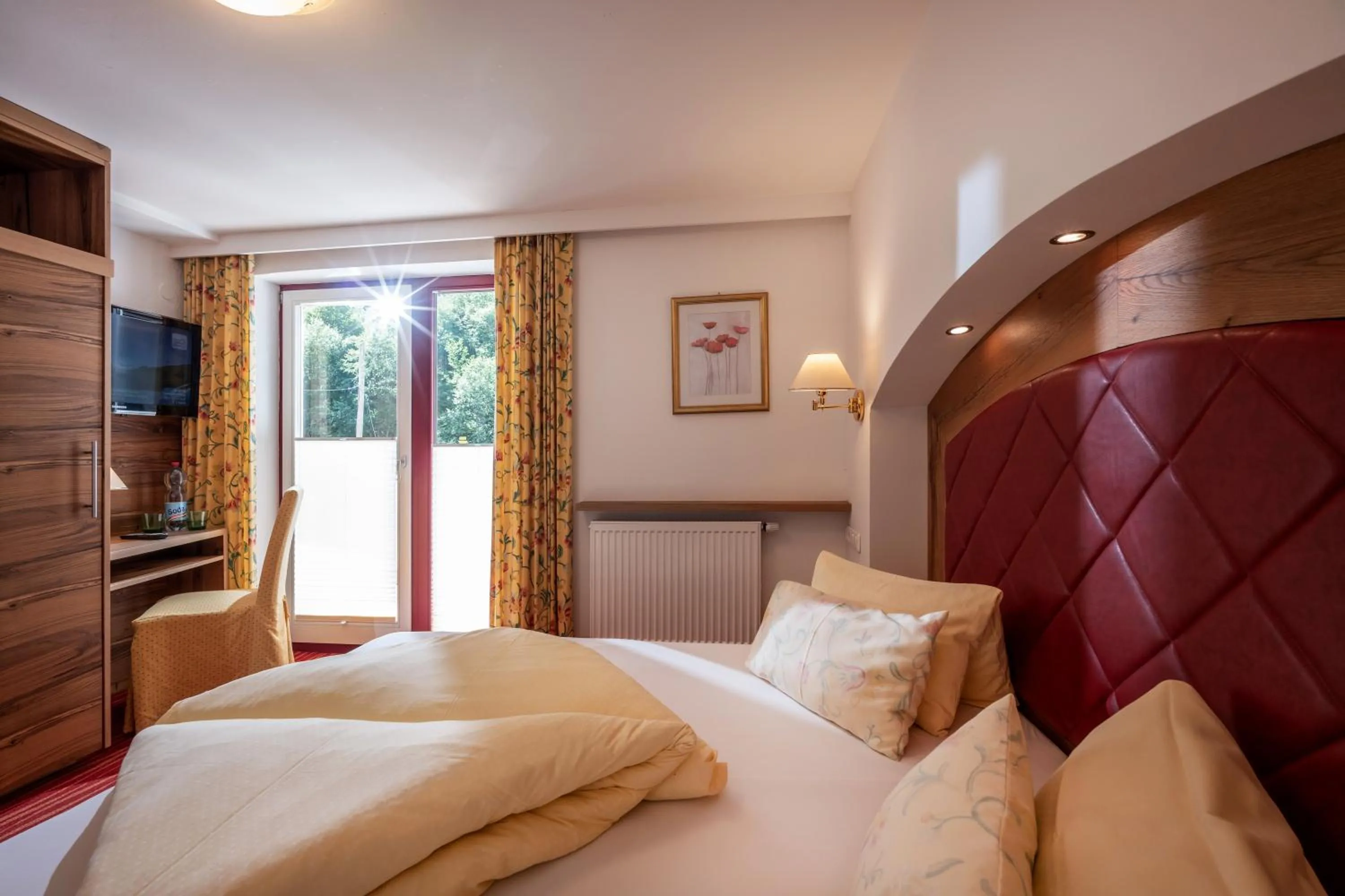 Photo of the whole room, Bed in alpenrose hotel-garni