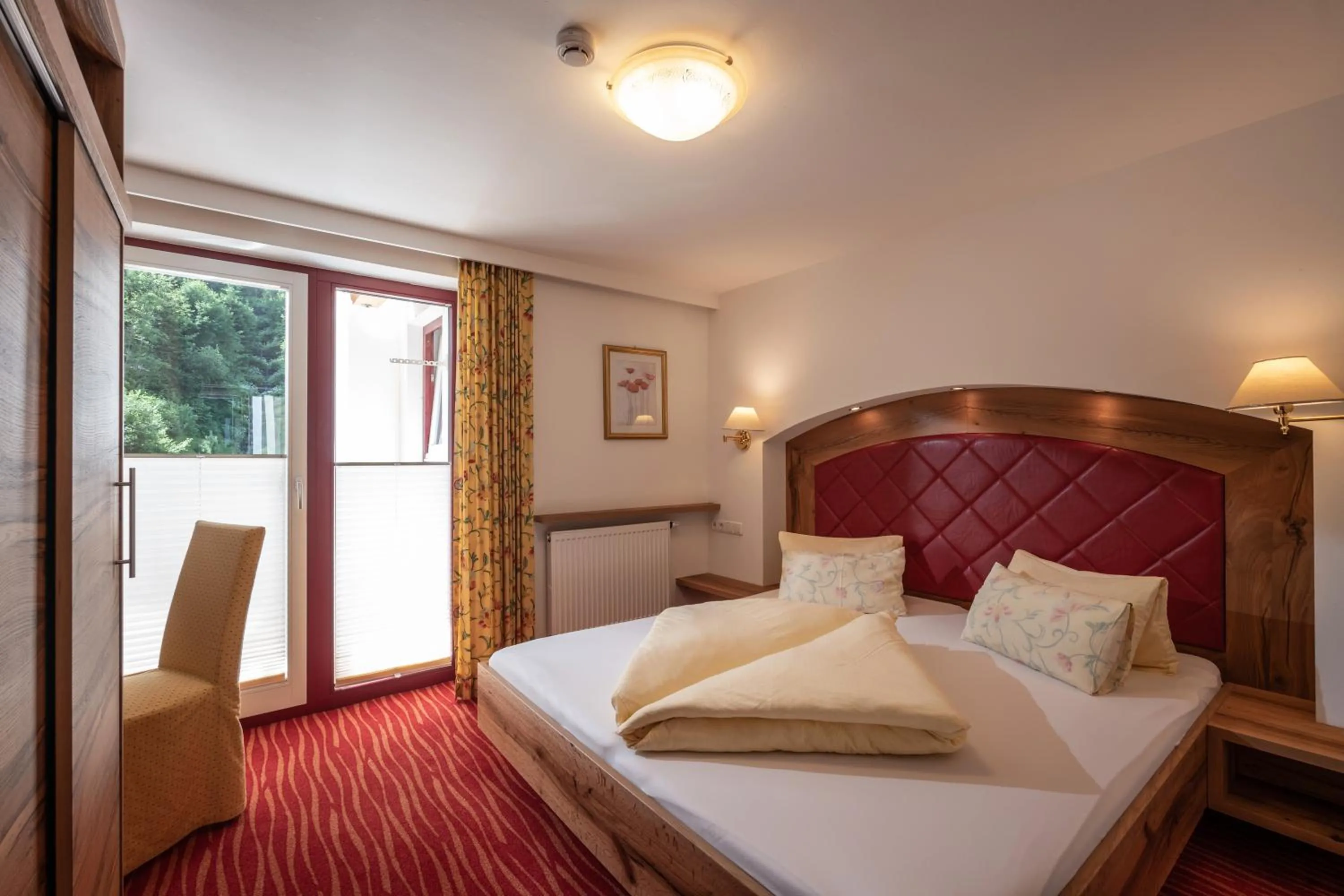 Photo of the whole room, Bed in alpenrose hotel-garni