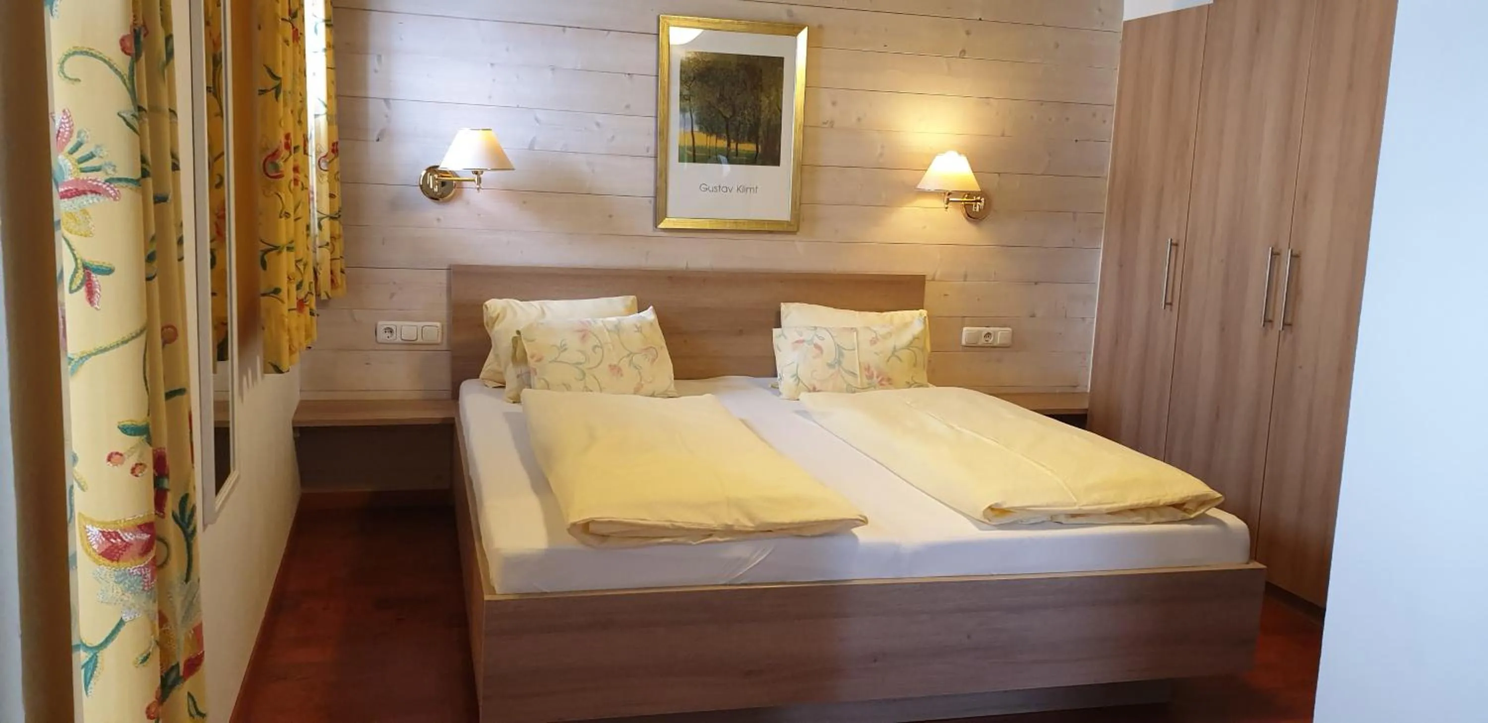 Photo of the whole room, Bed in alpenrose hotel-garni