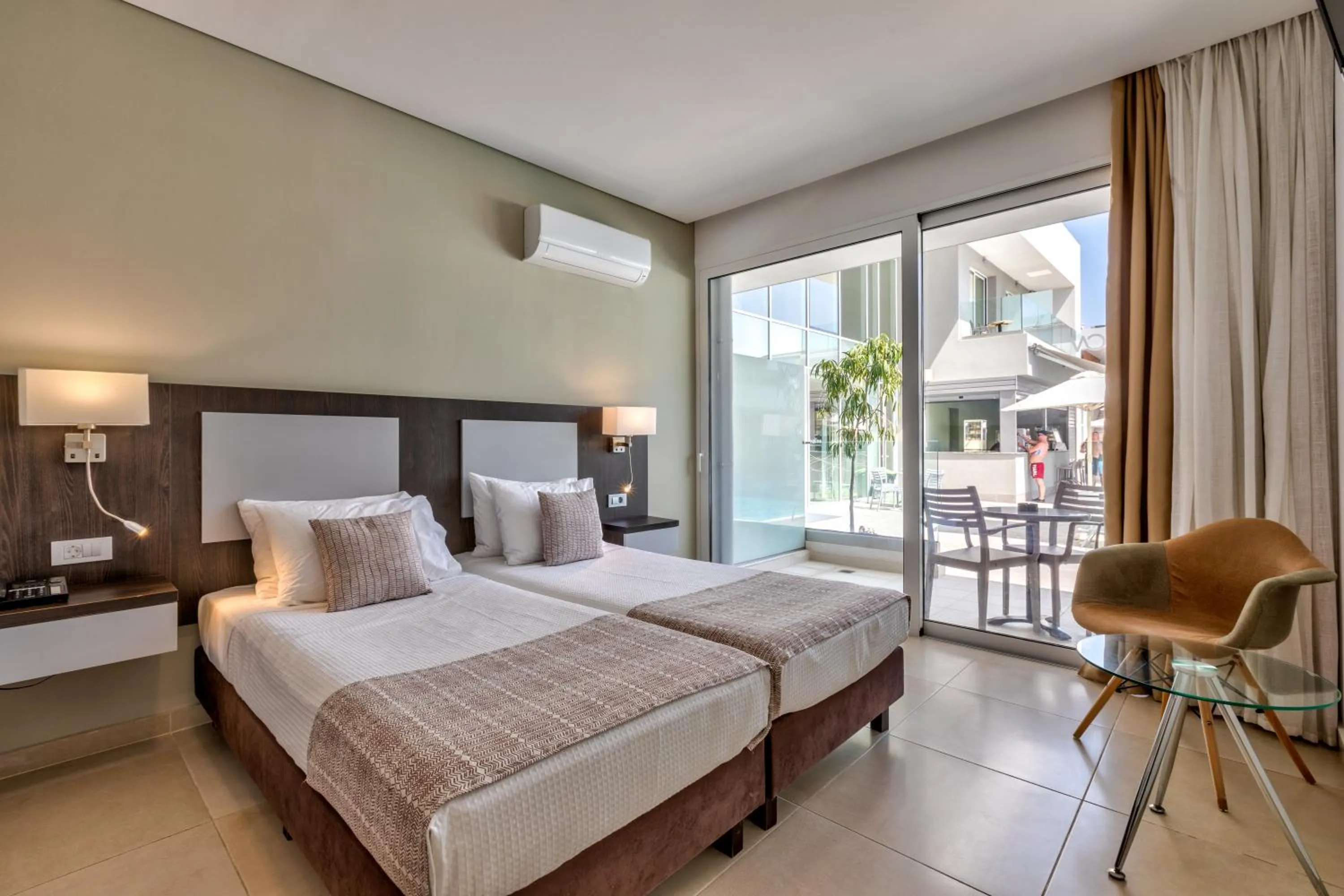 Photo of the whole room, Bed in White Olive Premium Laganas