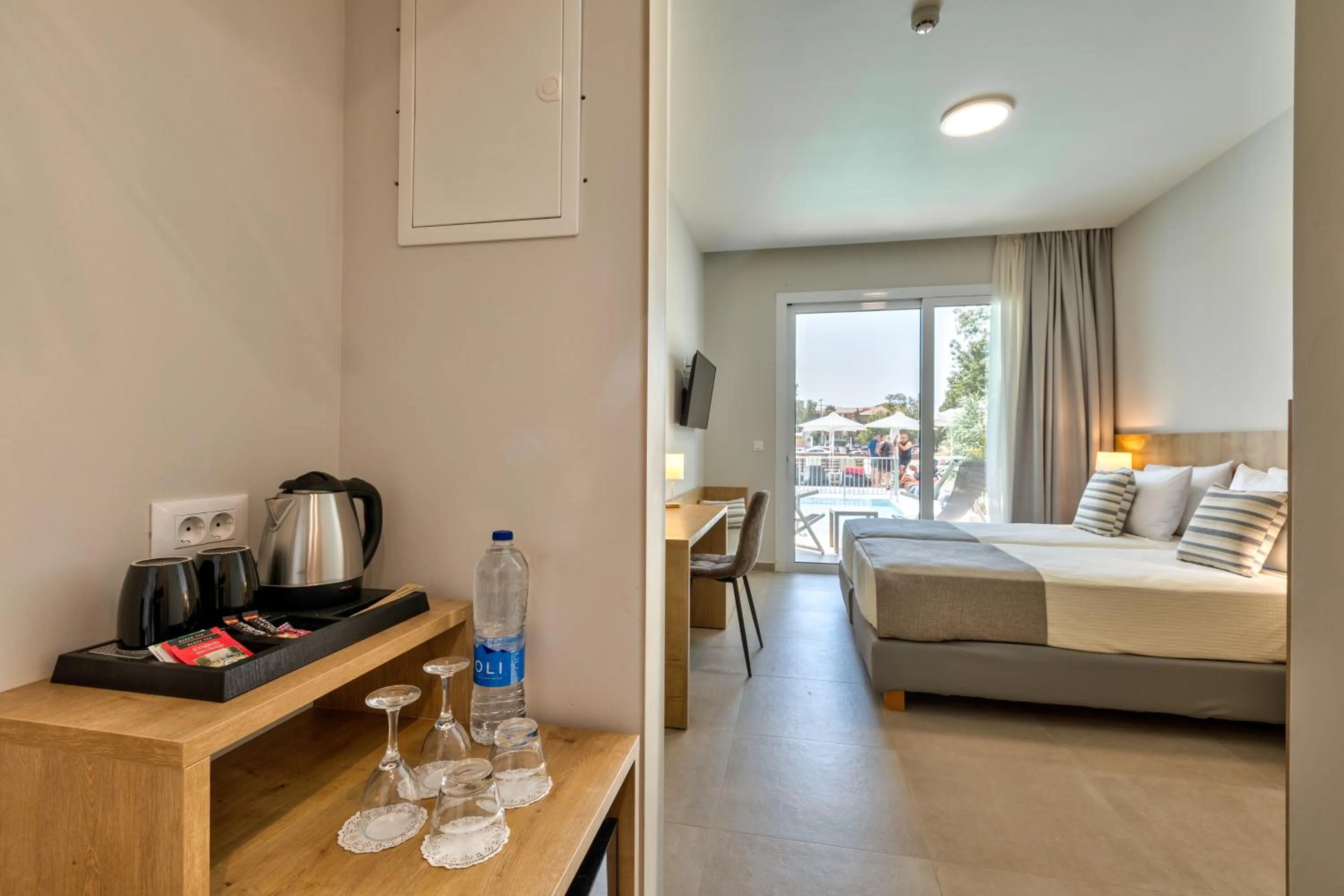 Photo of the whole room, Bed in White Olive Premium Laganas