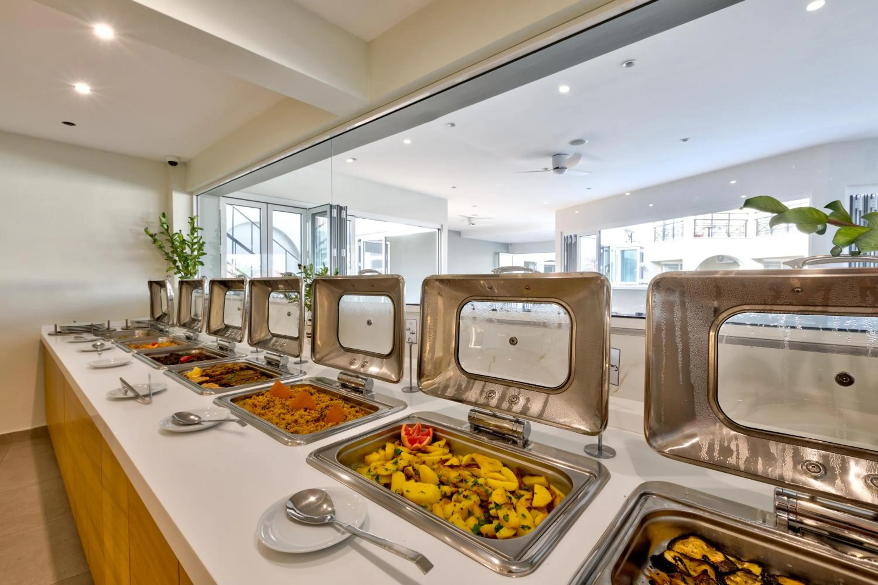 Restaurant/places to eat in White Olive Premium Laganas