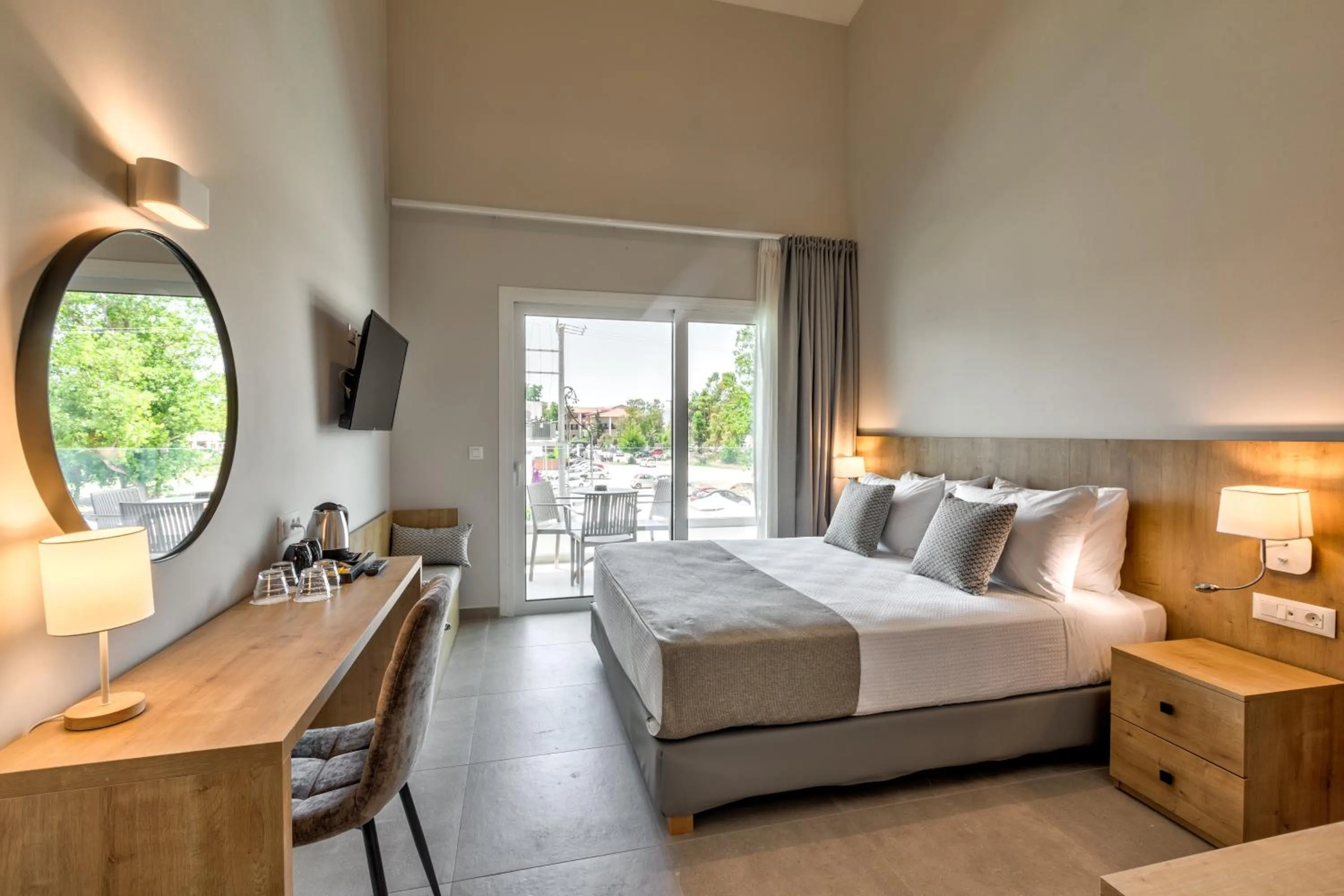 Photo of the whole room, Bed in White Olive Premium Laganas