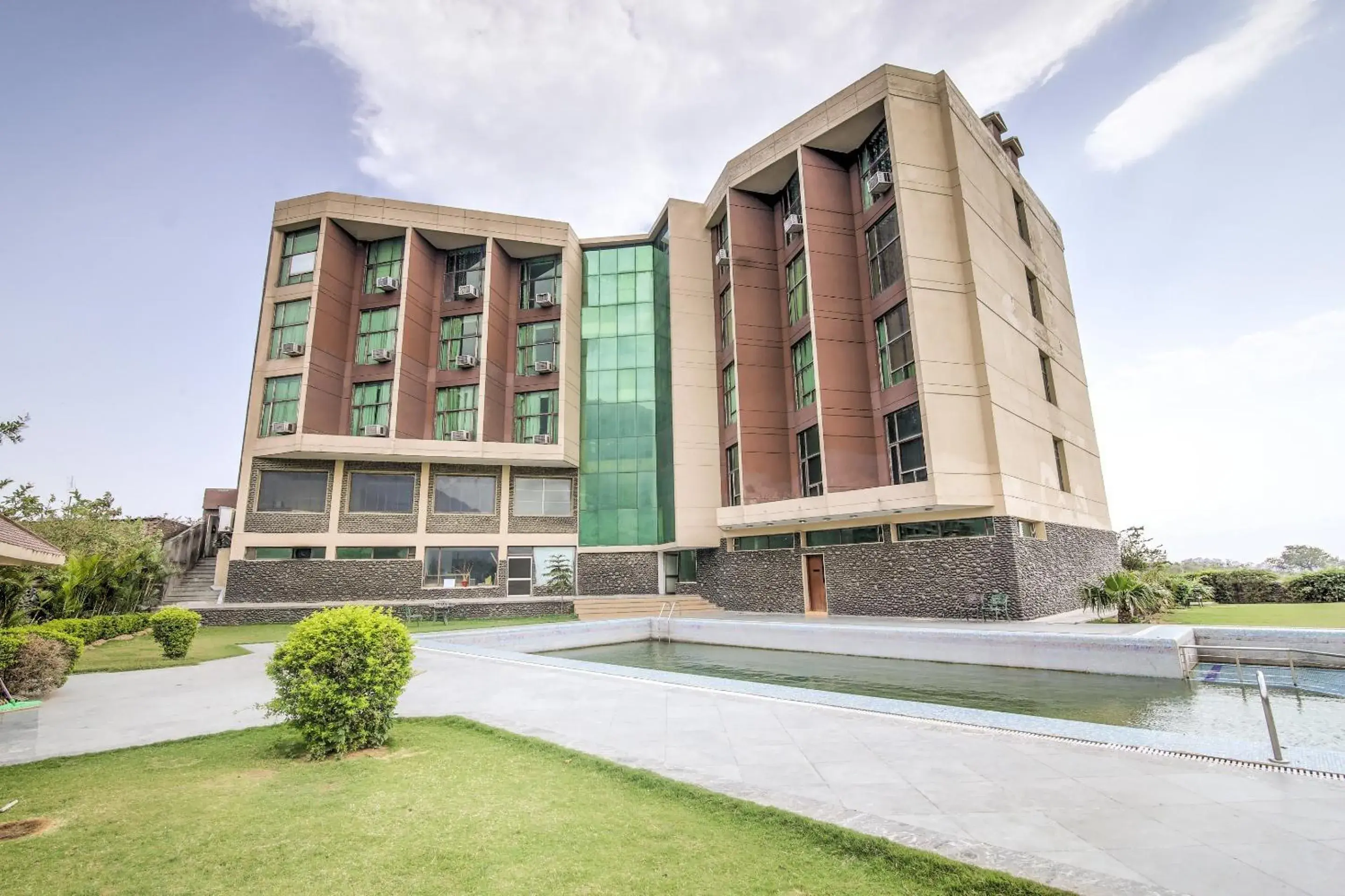 Facade/entrance in Hotel Devi Grand - Katra Facade/entrance in Hotel Devi Grand - Katra