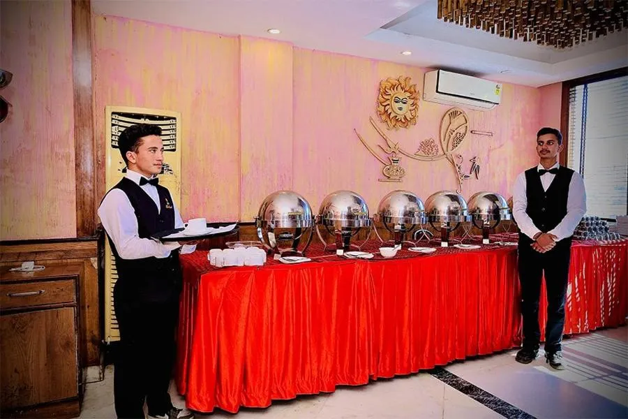 Restaurant/places to eat in Hotel Devi Grand - Katra