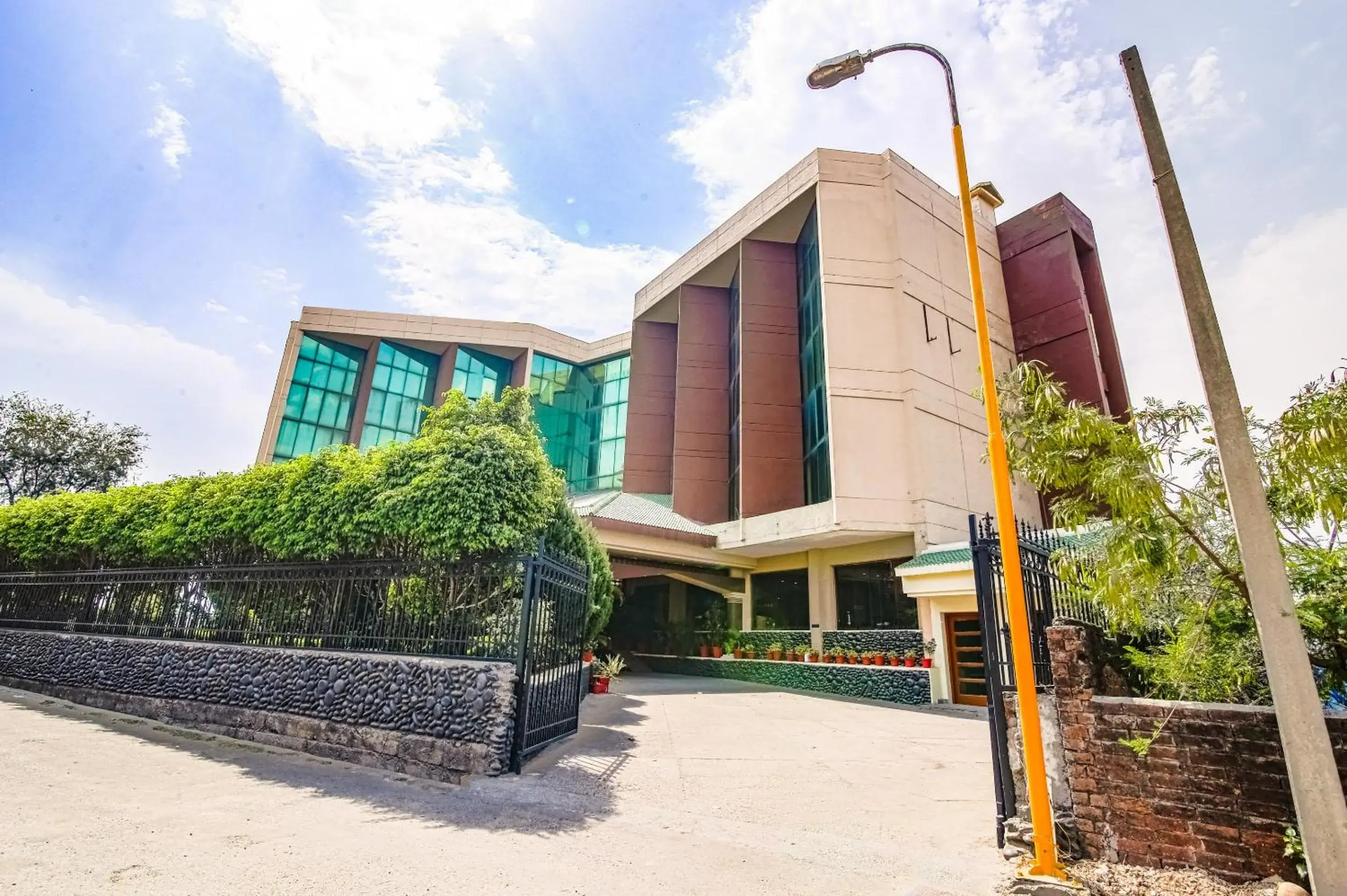 Facade/entrance in Hotel Devi Grand - Katra Facade/entrance in Hotel Devi Grand - Katra