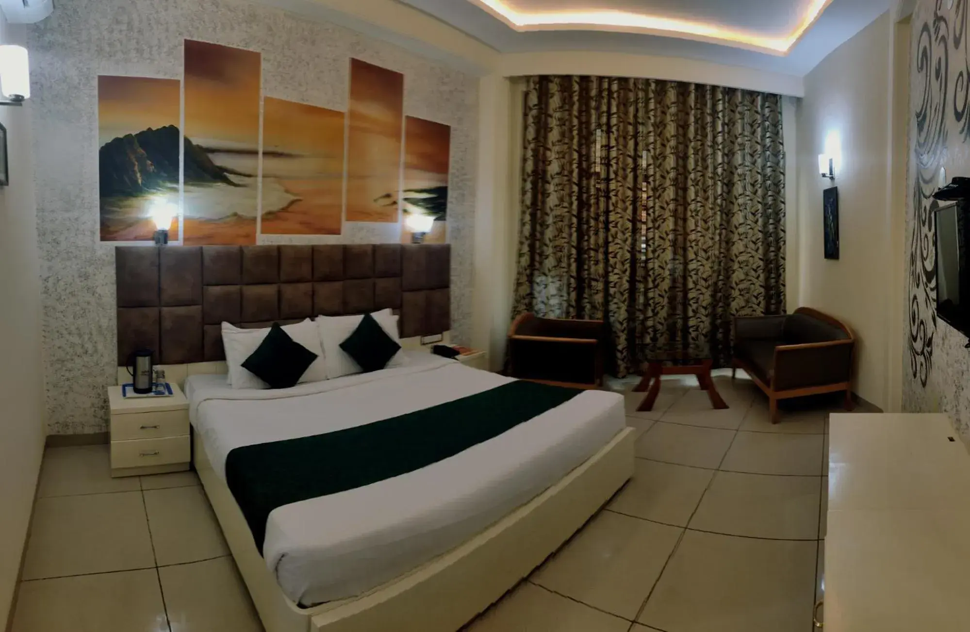 TV and multimedia, Bed in Hotel Devi Grand - Katra TV and multimedia, Bed in Hotel Devi Grand - Katra