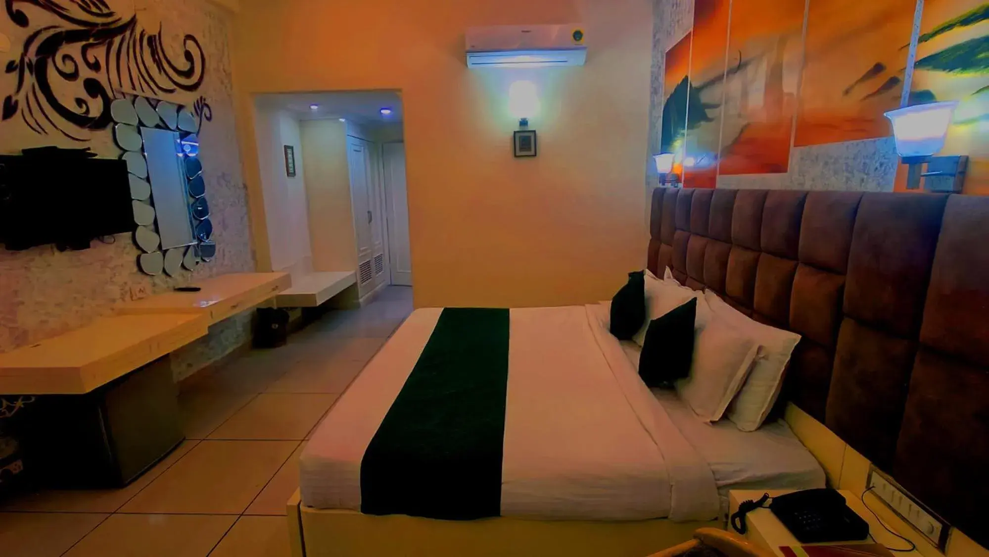 TV and multimedia, Bed in Hotel Devi Grand - Katra TV and multimedia, Bed in Hotel Devi Grand - Katra