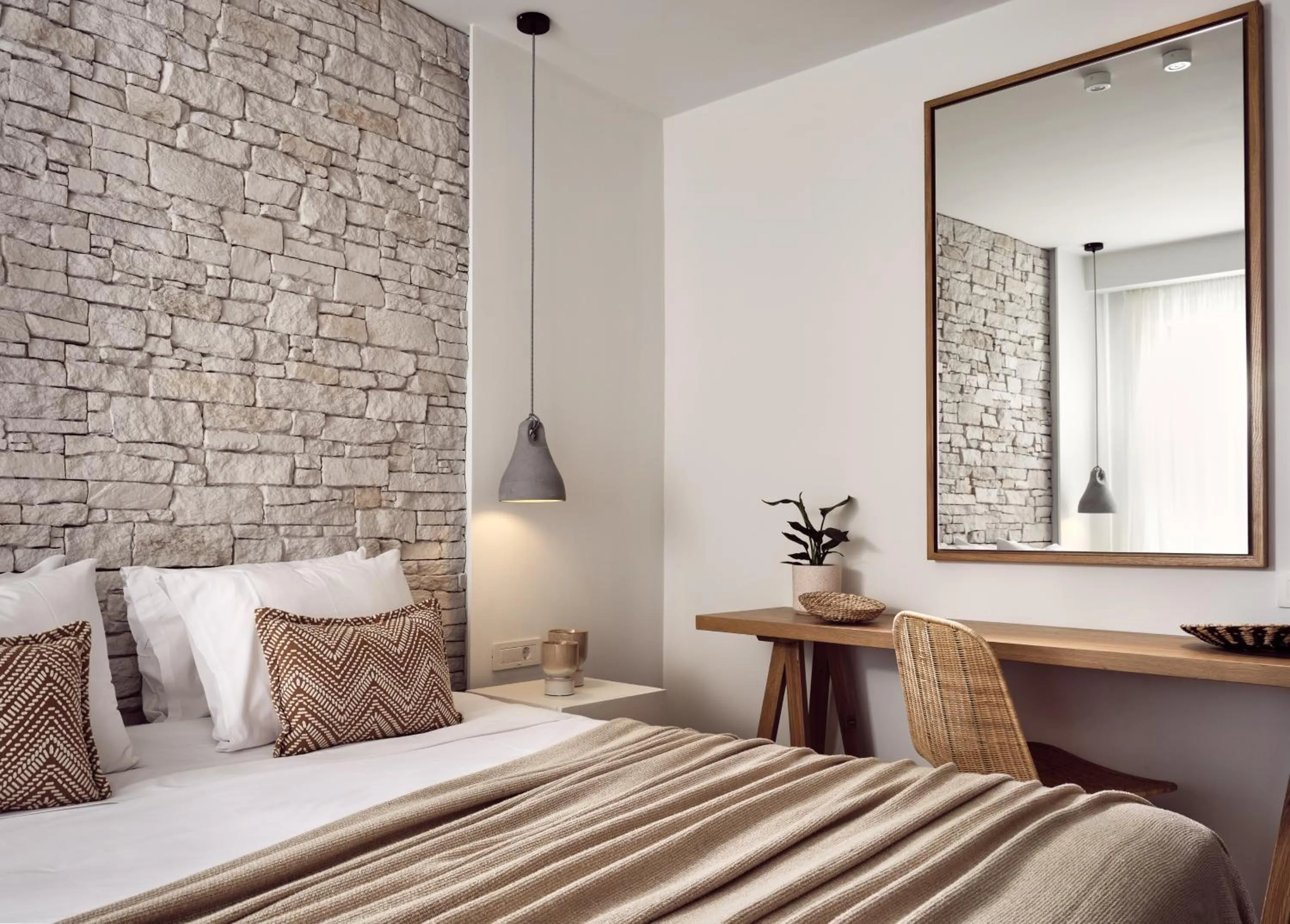 Bedroom, Bed in Windmill Bay Hotel