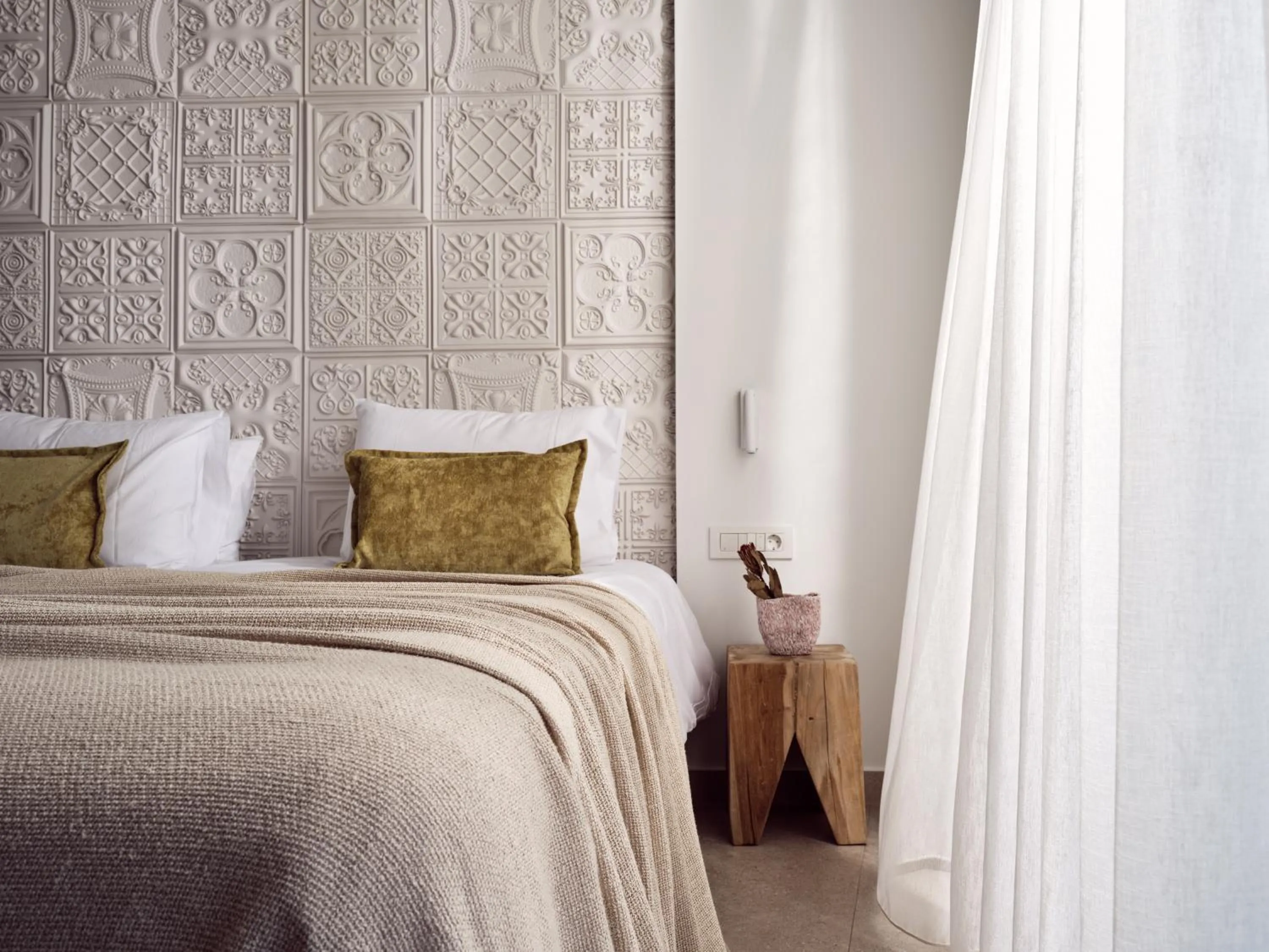 Bedroom, Bed in Windmill Bay Hotel