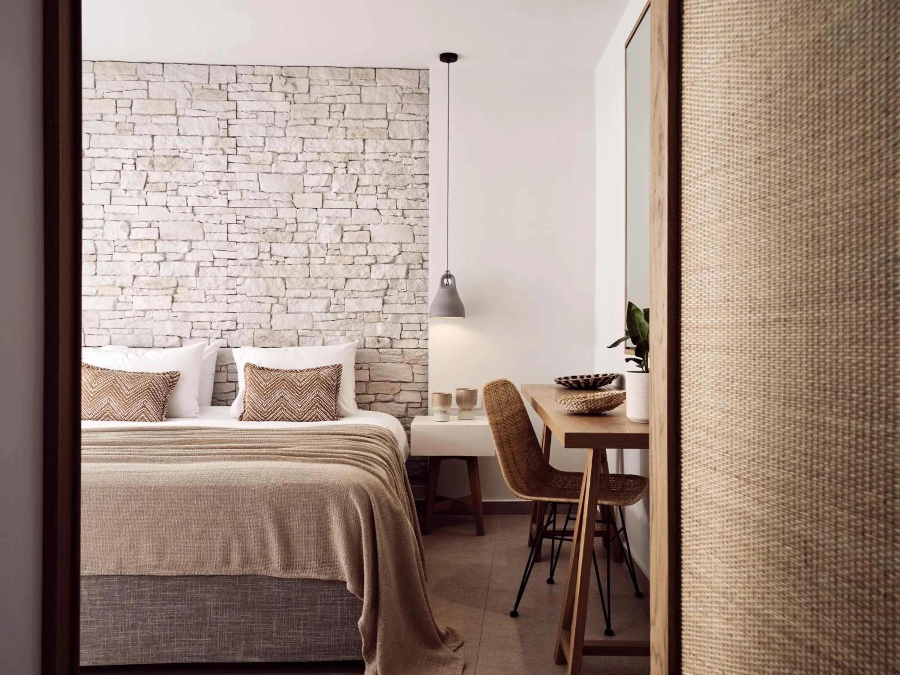 Bedroom, Bed in Windmill Bay Hotel