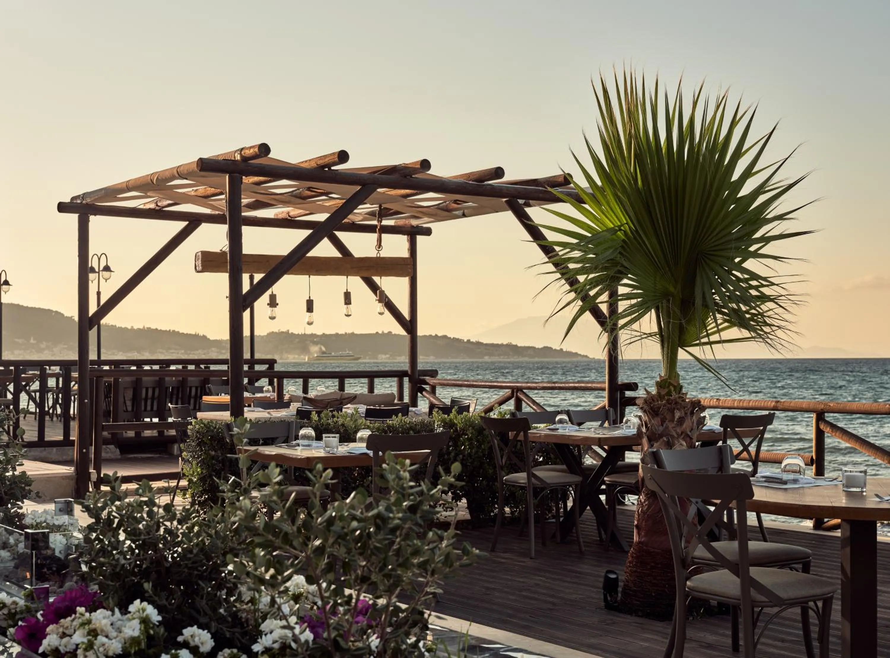 Restaurant/places to eat in Windmill Bay Hotel
