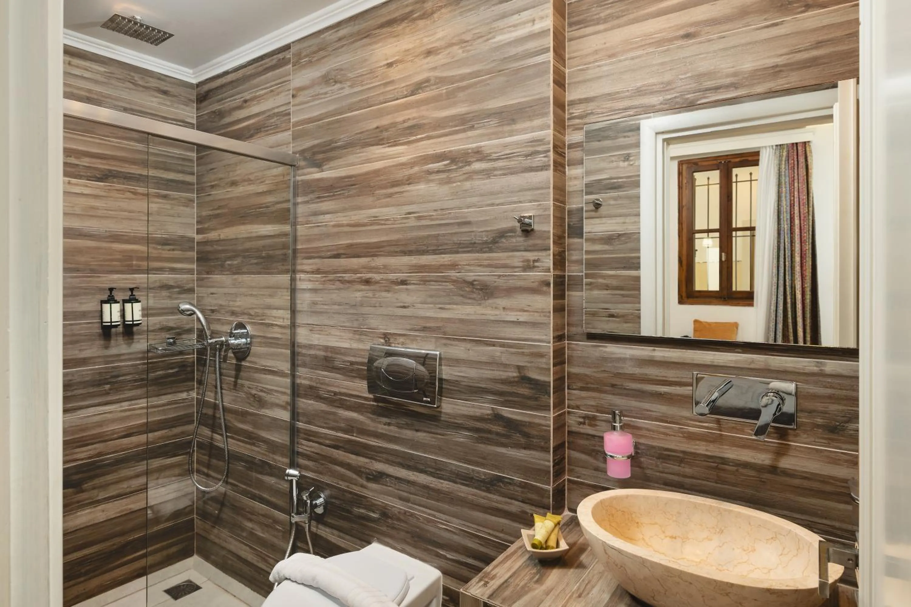 Bathroom in Elia Palazzo Hotel