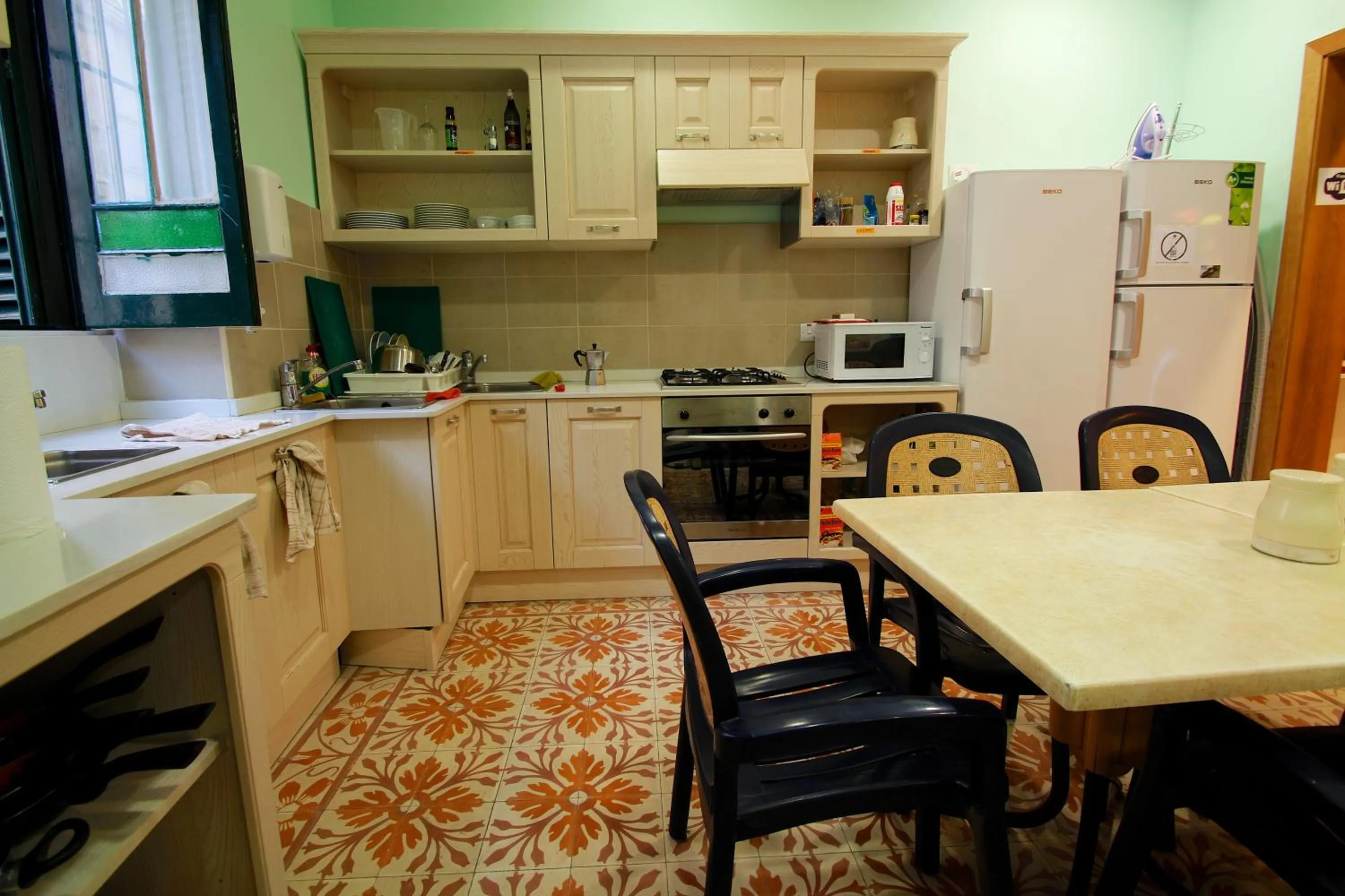 Restaurant/places to eat in Corner Hostel