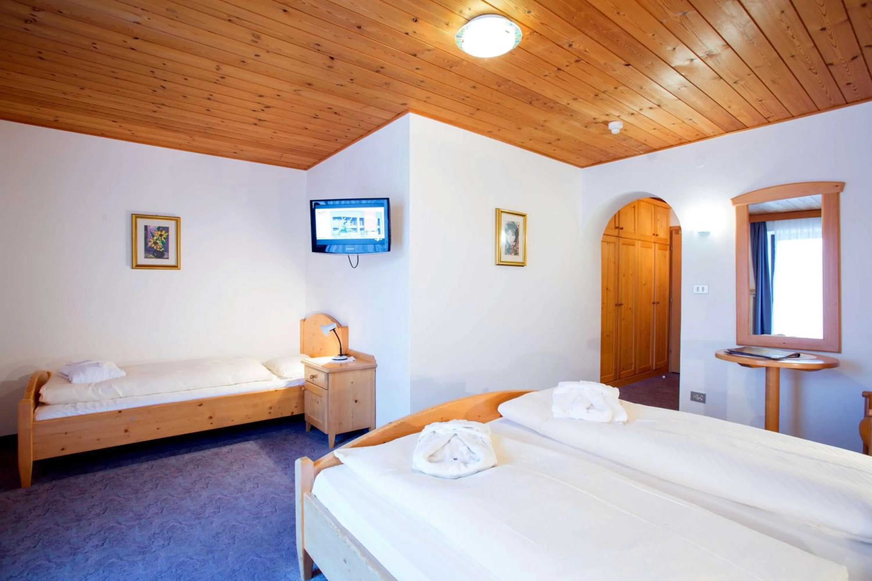 Decorative detail, Bed in Good Life Hotel Zirm