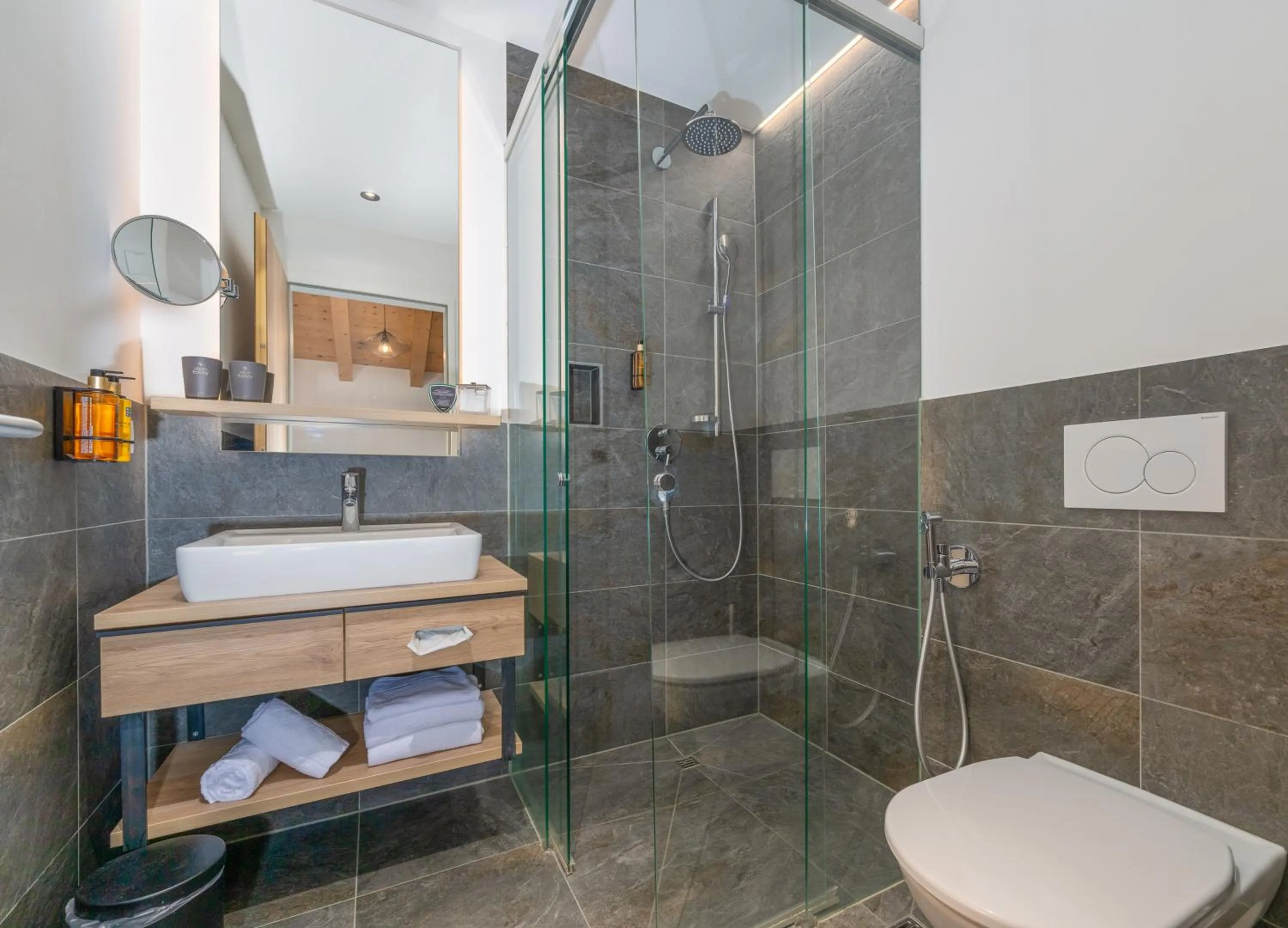 Bathroom in Stockinggut by AvenidA