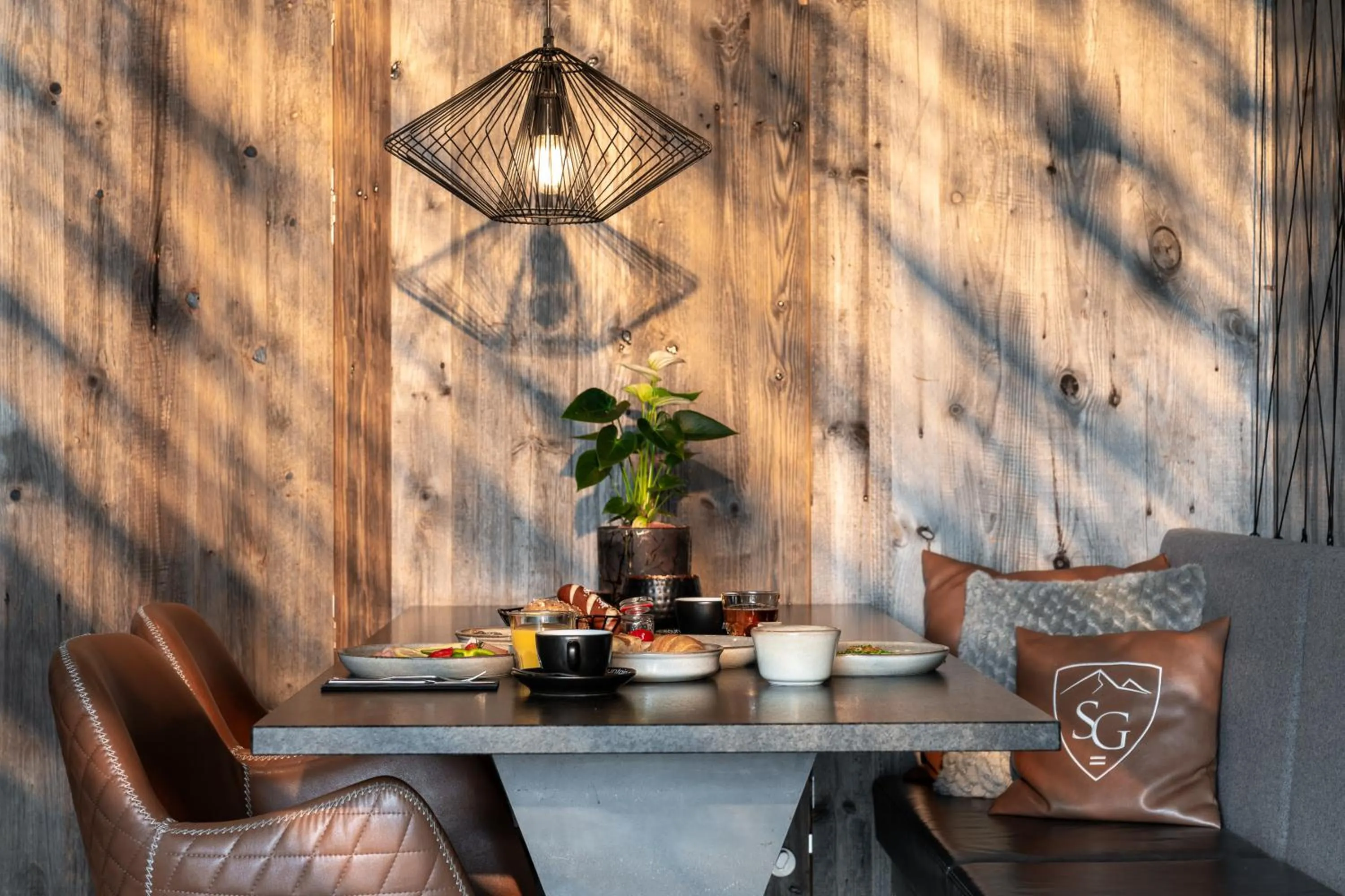 Dining area in Stockinggut by AvenidA