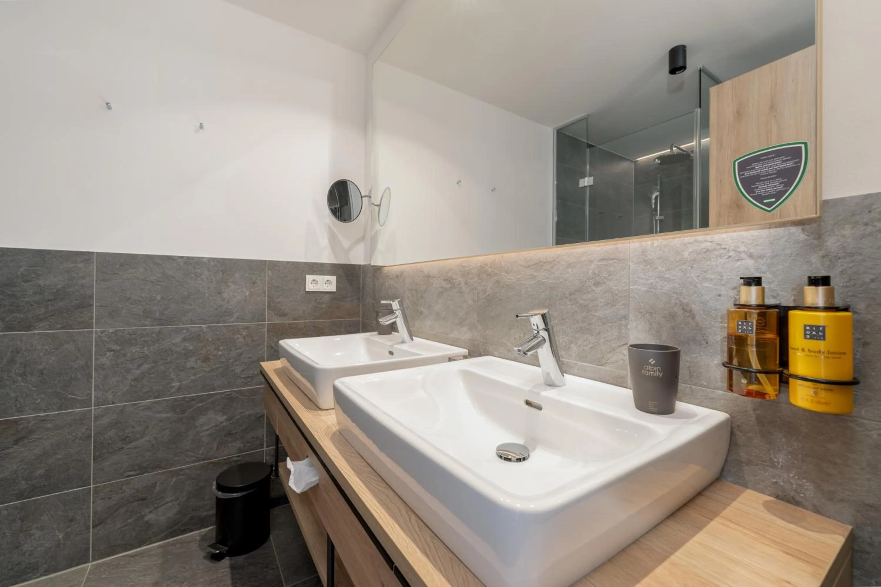 Bathroom in Stockinggut by AvenidA