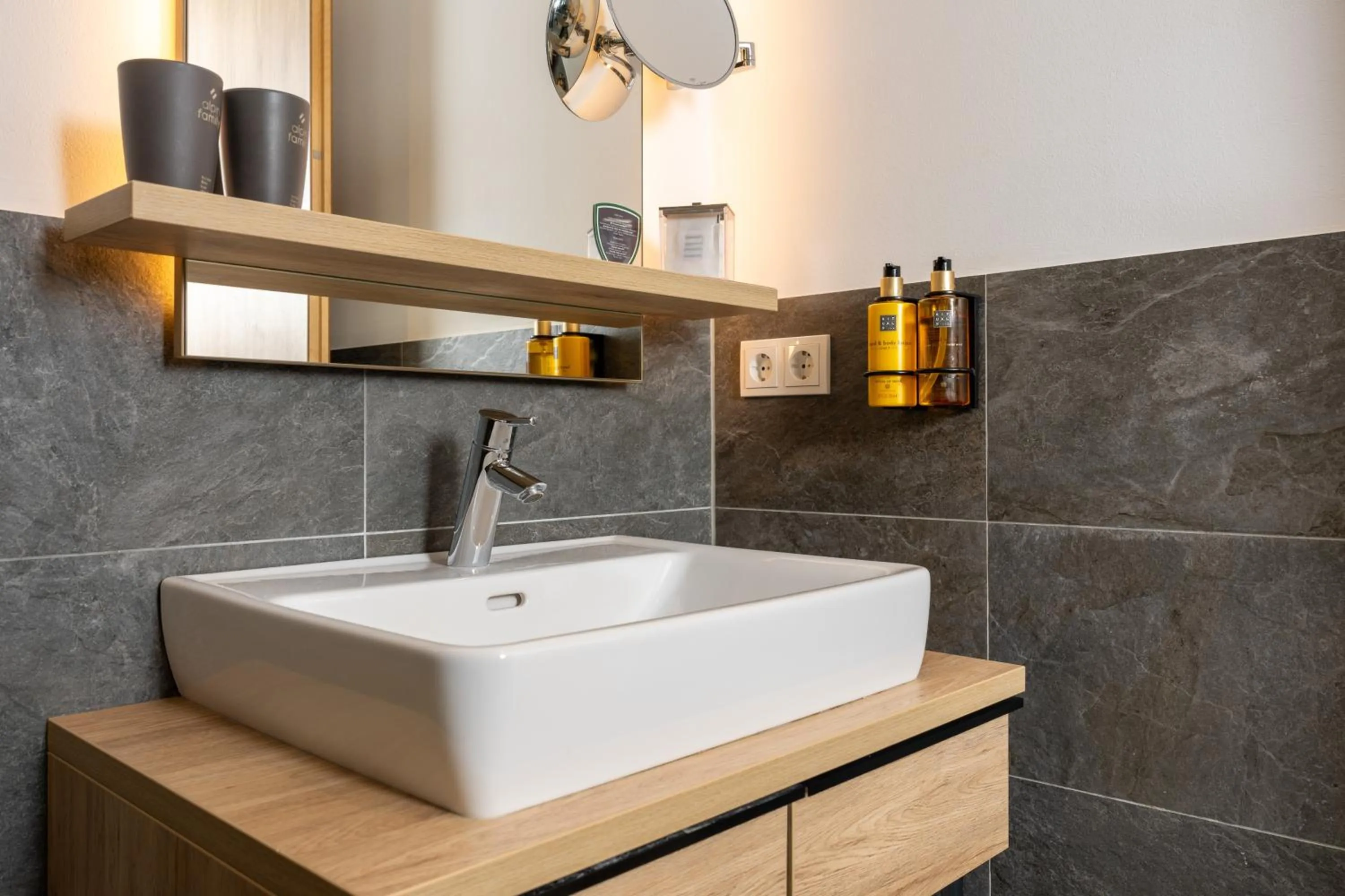 Bathroom in Stockinggut by AvenidA