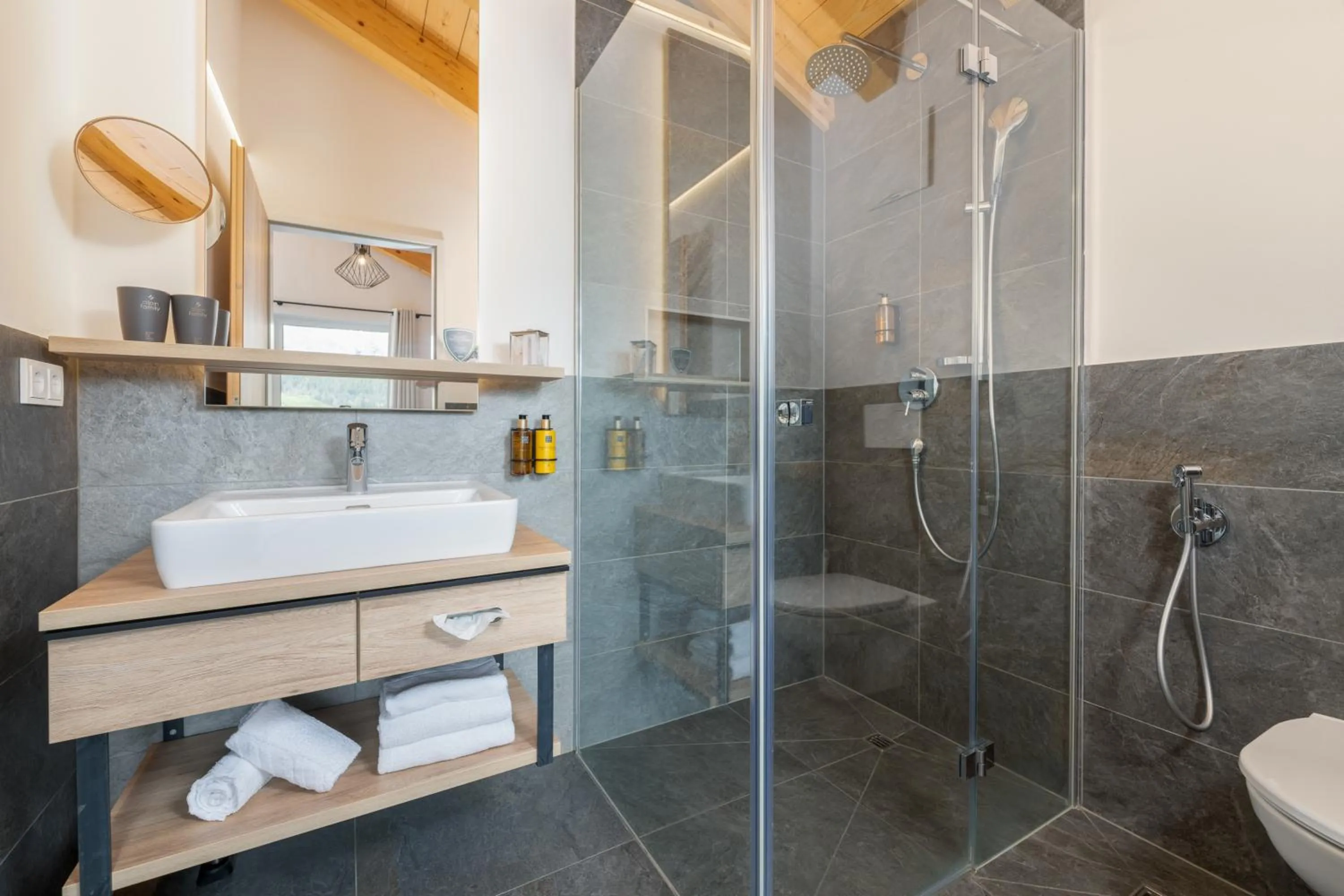 Shower in Stockinggut by AvenidA