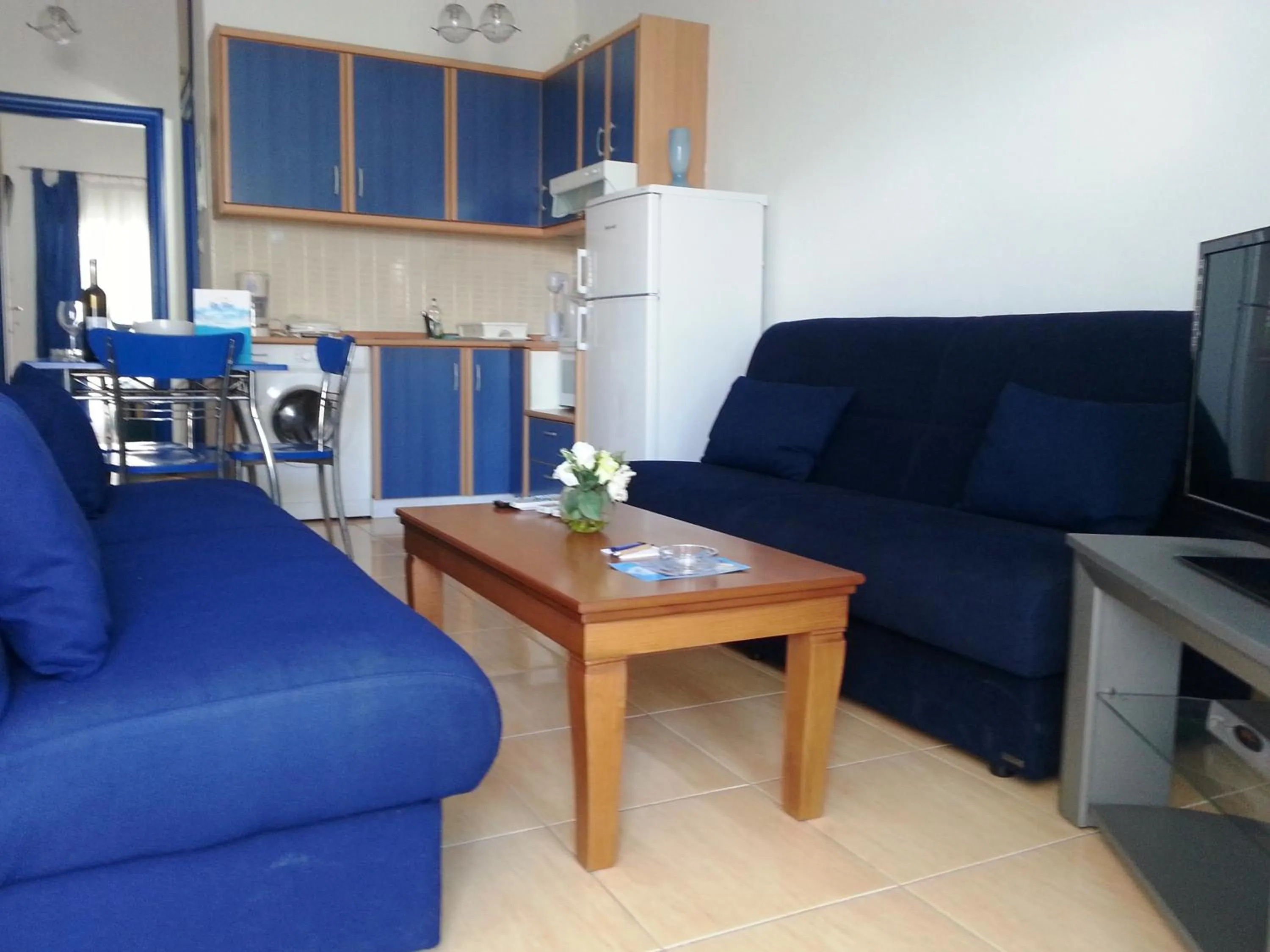 TV and multimedia in The Blue Beach Apartments