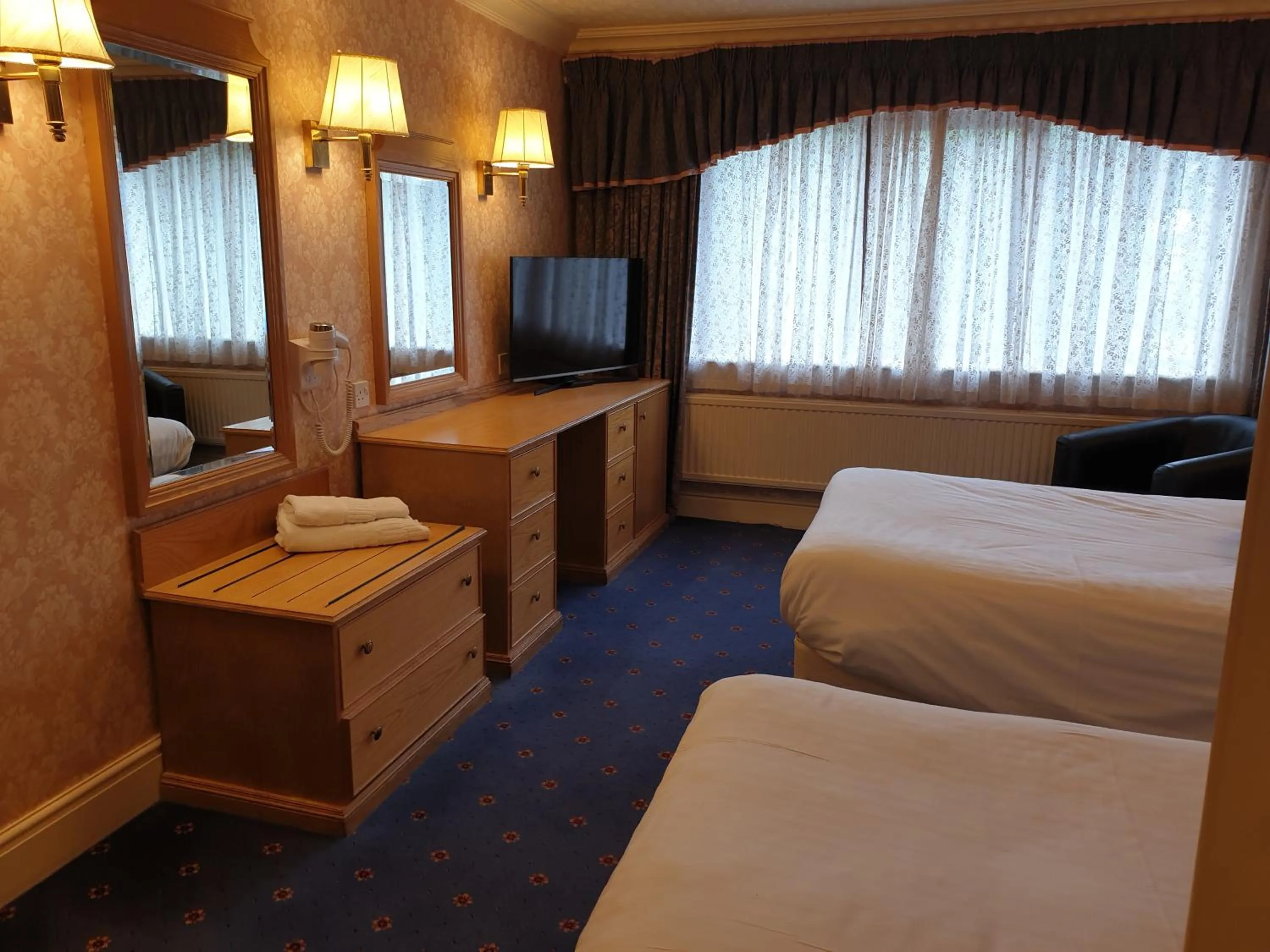 Bedroom, TV/Entertainment Center in Bredbury Hall Hotel