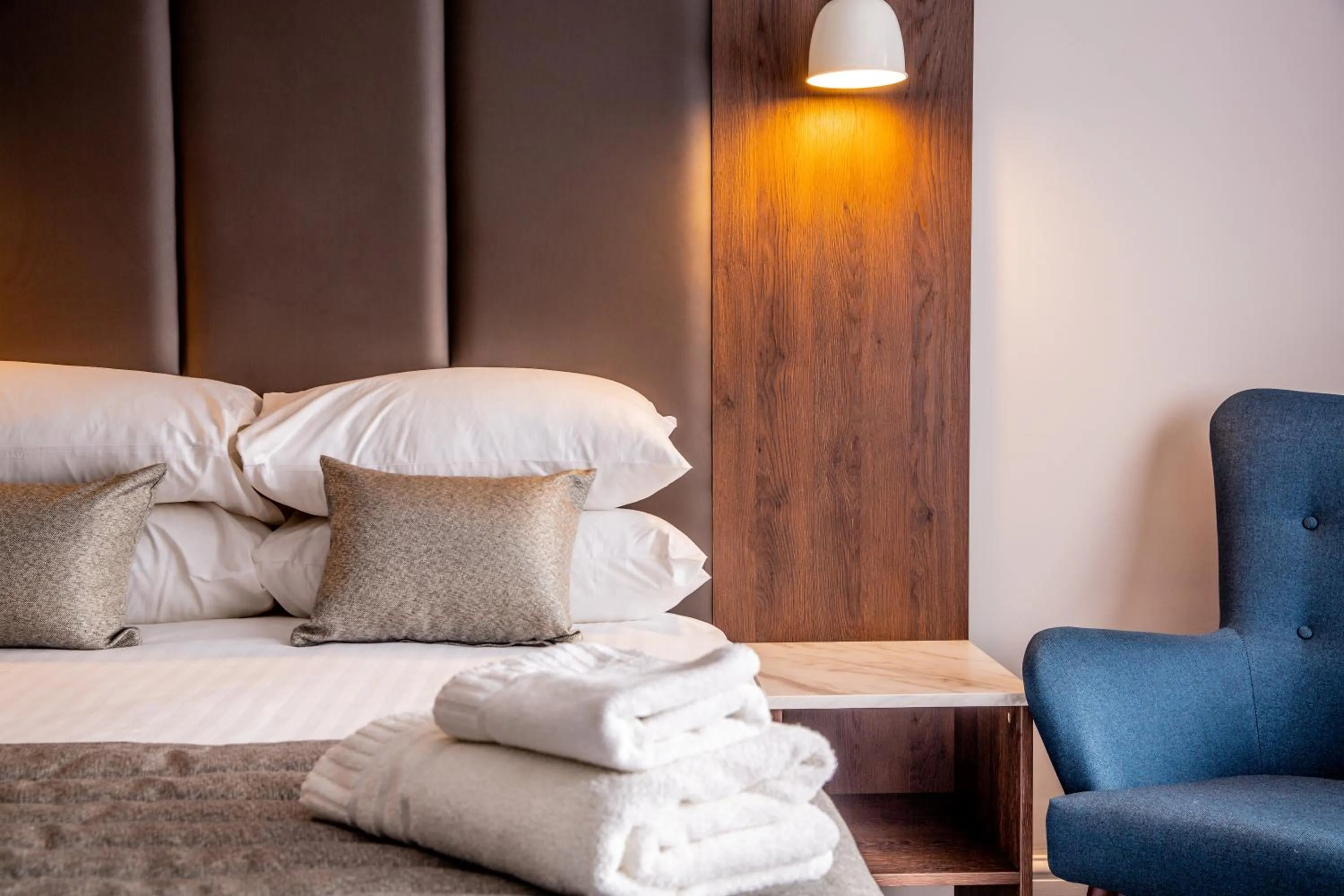 Bedroom, Seating Area in Bredbury Hall Hotel