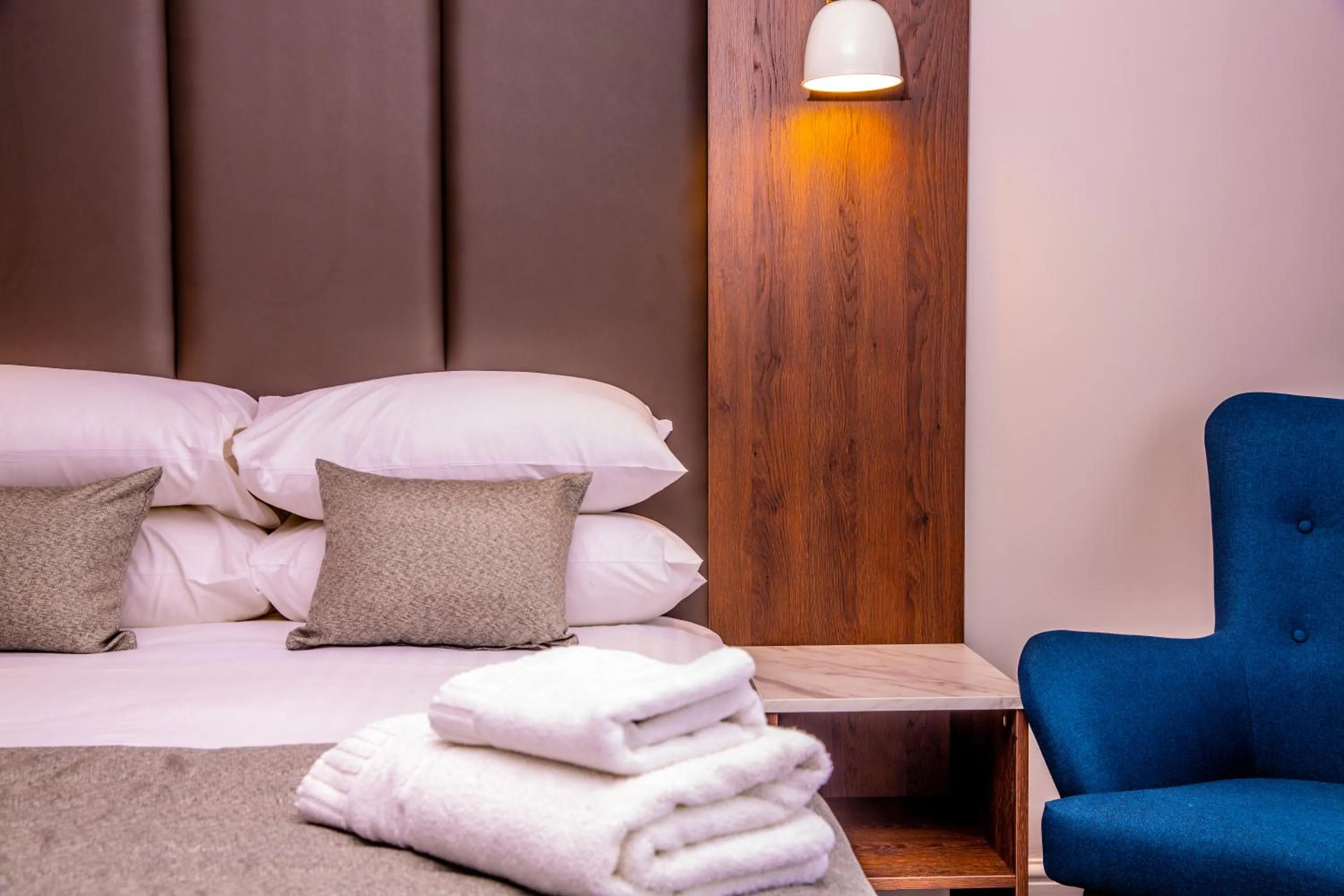 Bedroom, Seating Area in Bredbury Hall Hotel