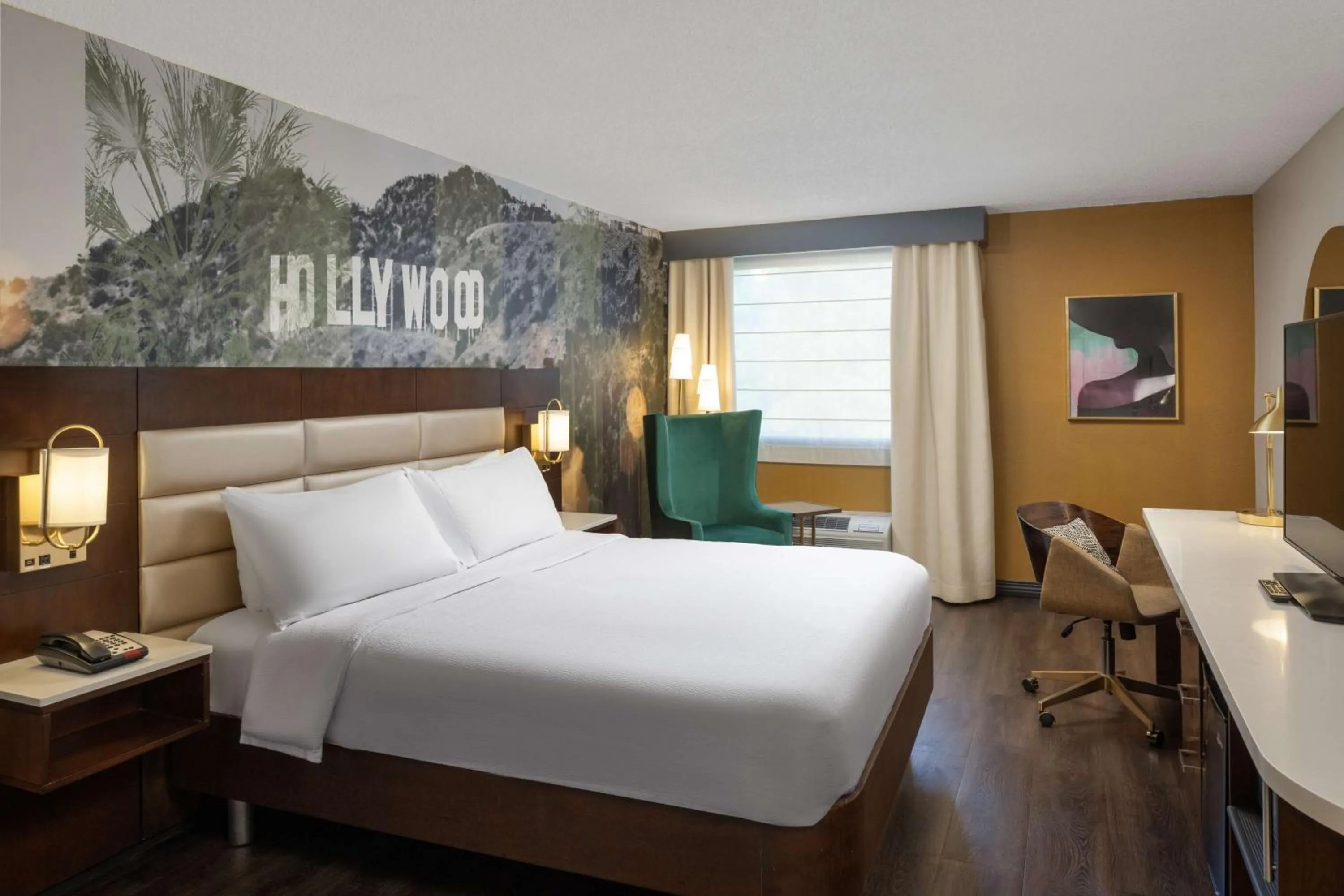 Bed in Hilton Garden Inn Los Angeles / Hollywood
