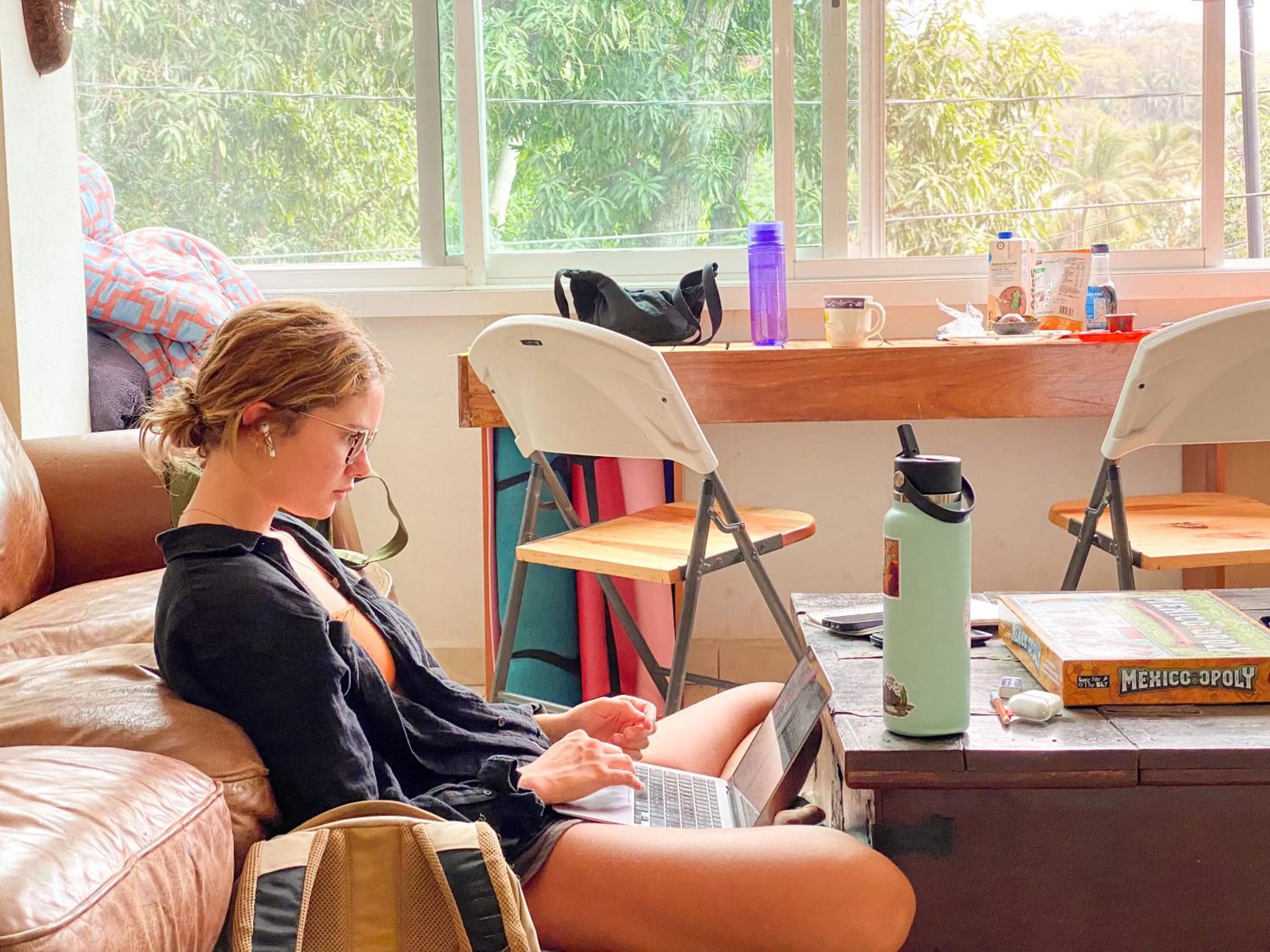 Communal lounge/ TV room in ITH Sayulita Amazing Surf Hostel