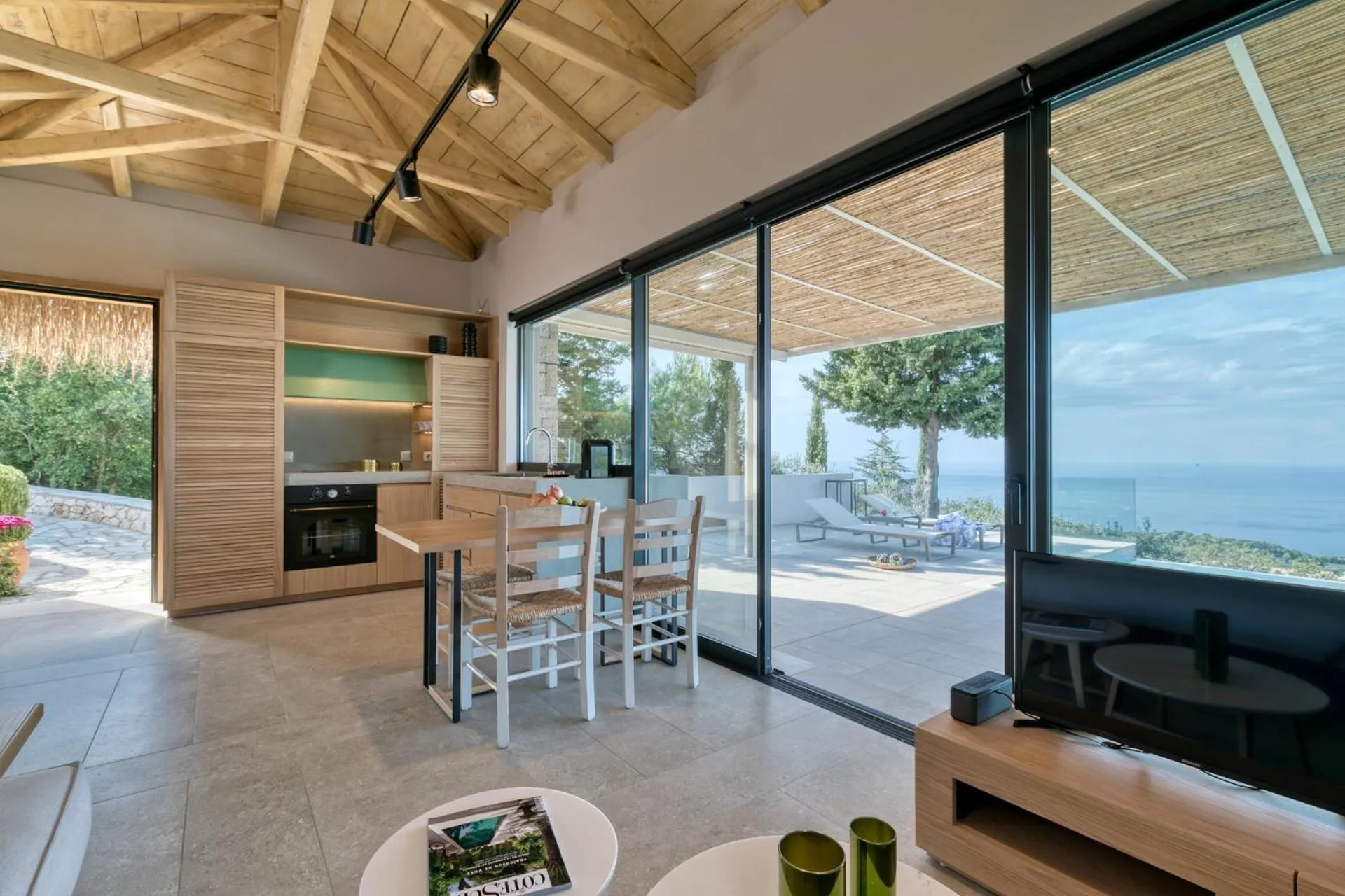 Kitchen or kitchenette in Artblue Villas