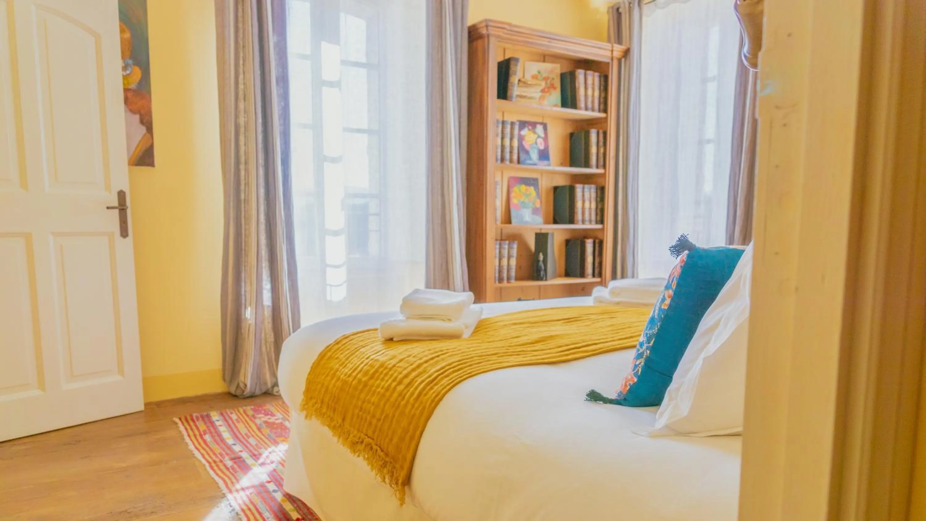 Bedroom, Bed in Château Saint Roux Le Luc-Le Cannet des Maures