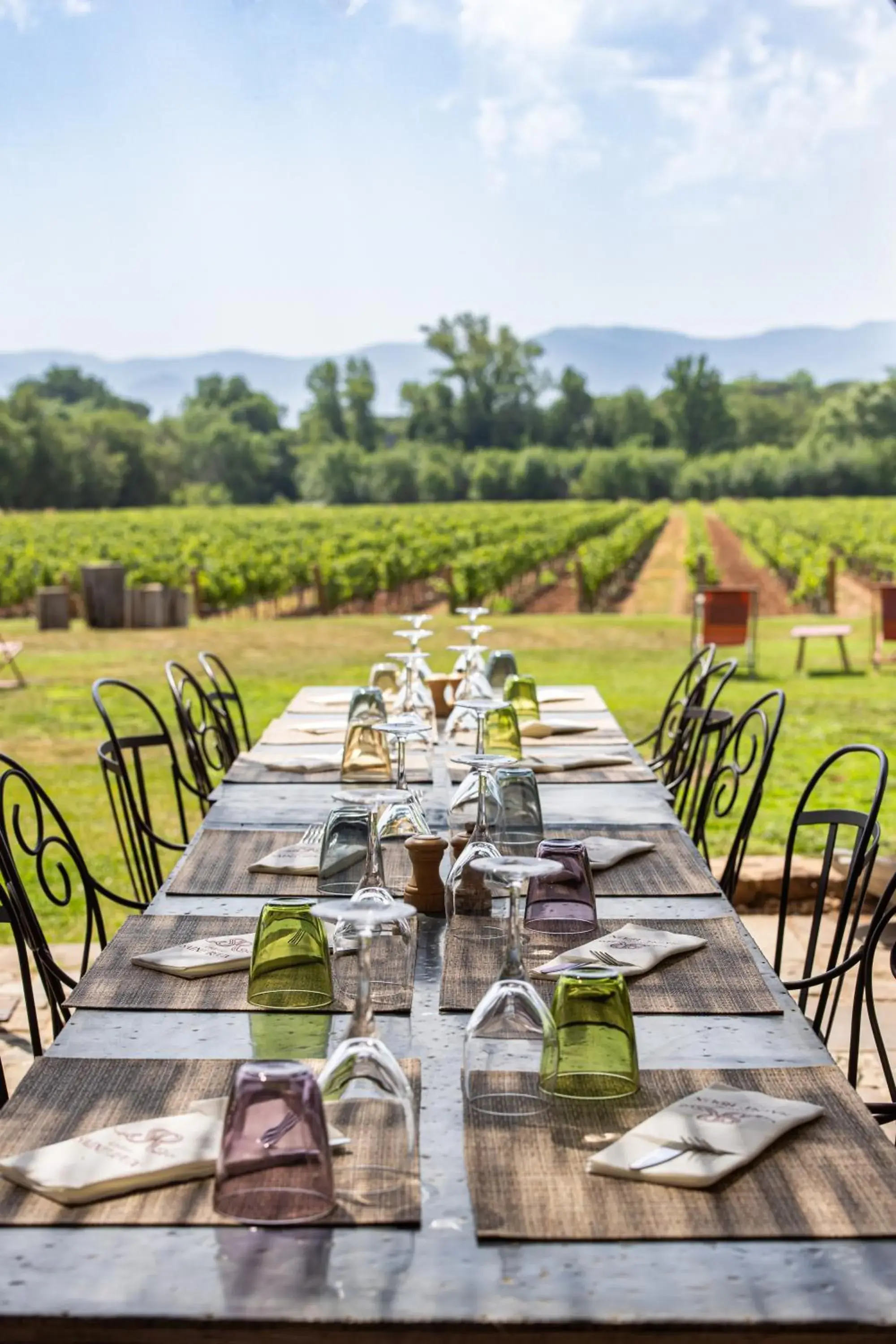 Restaurant/places to eat in Château Saint Roux Le Luc-Le Cannet des Maures Restaurant/places to eat in Château Saint Roux Le Luc-Le Cannet des Maures