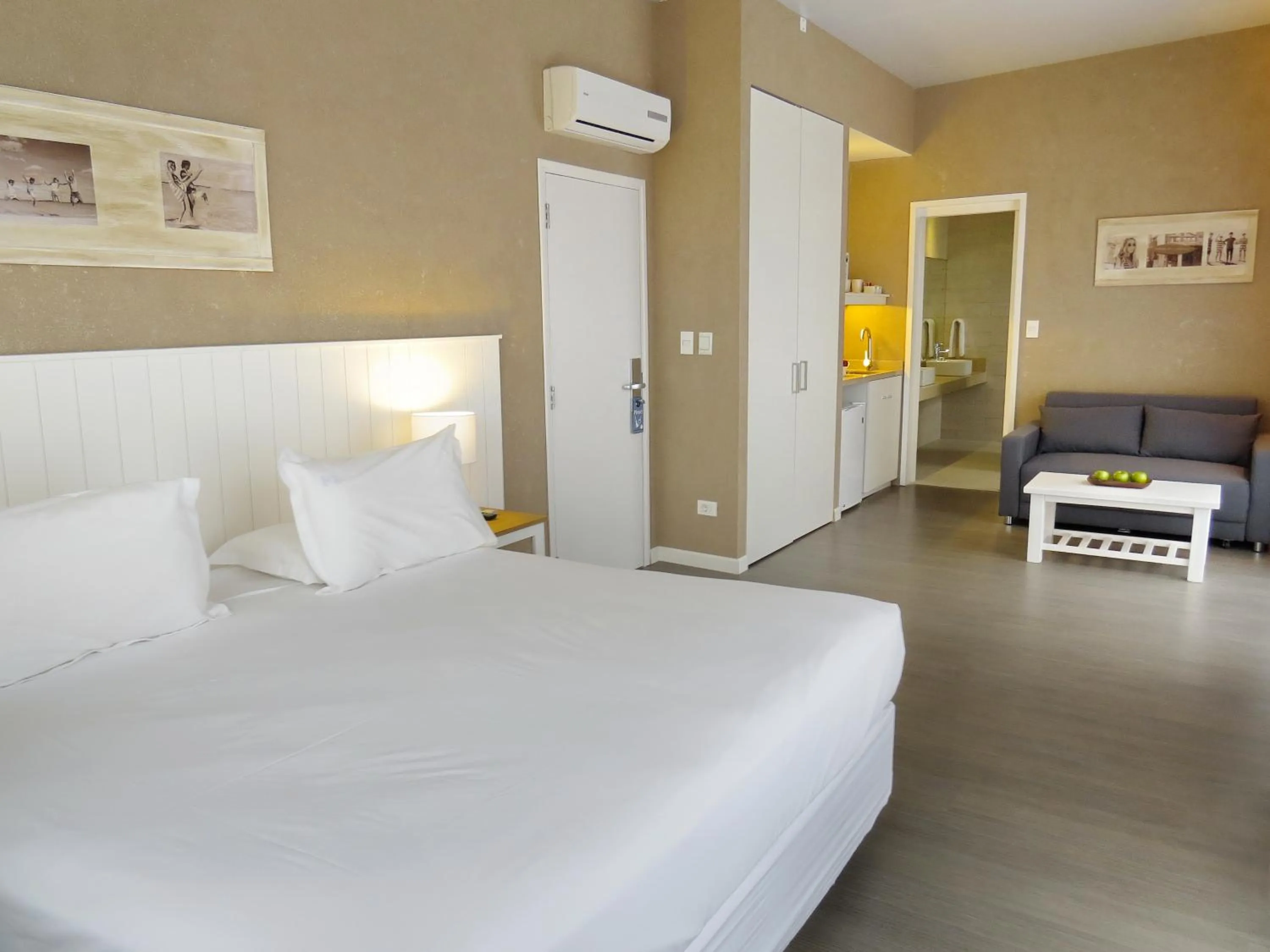 Seating area, Bed in Atlántico Boutique Hotel