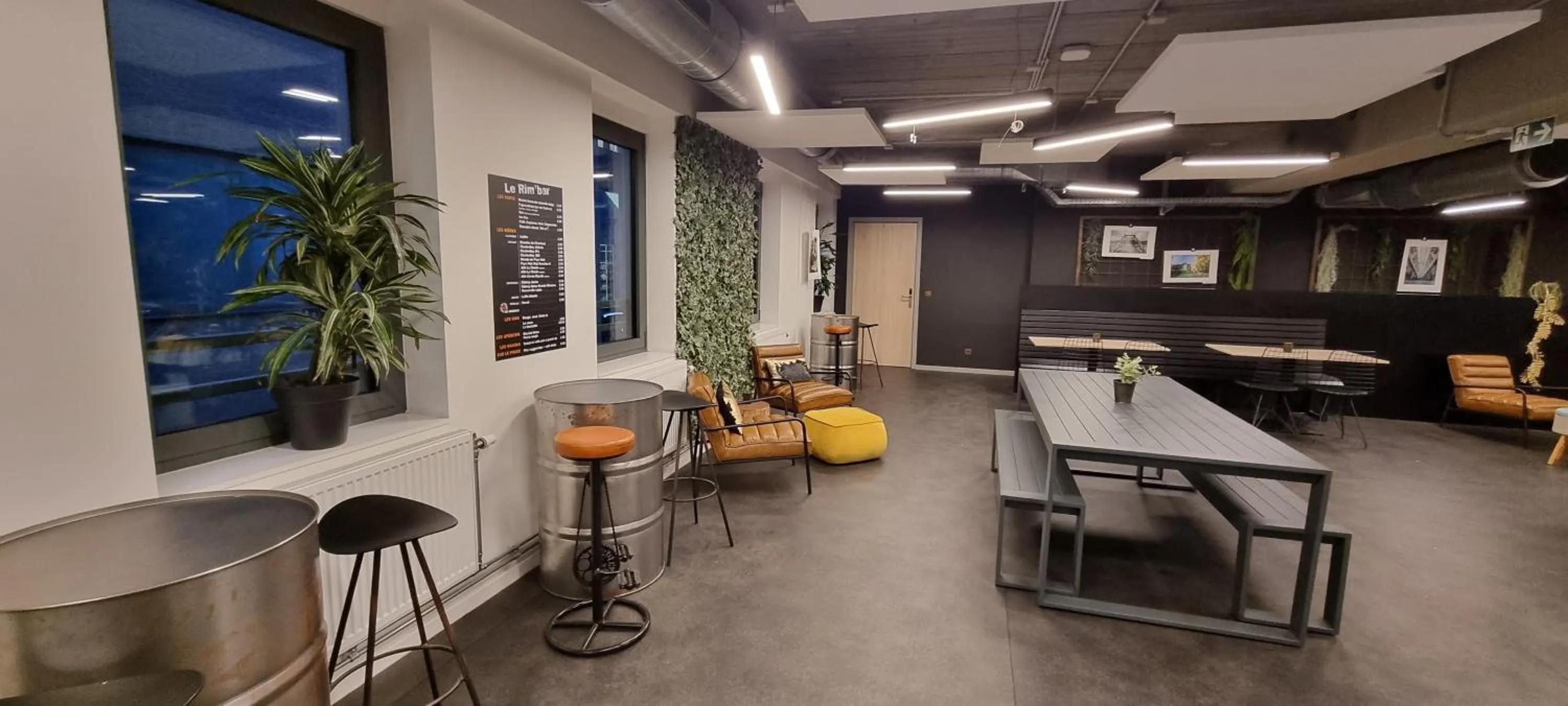 Lounge or bar in Auberge Jeunesse Charleroi Youth Hostel