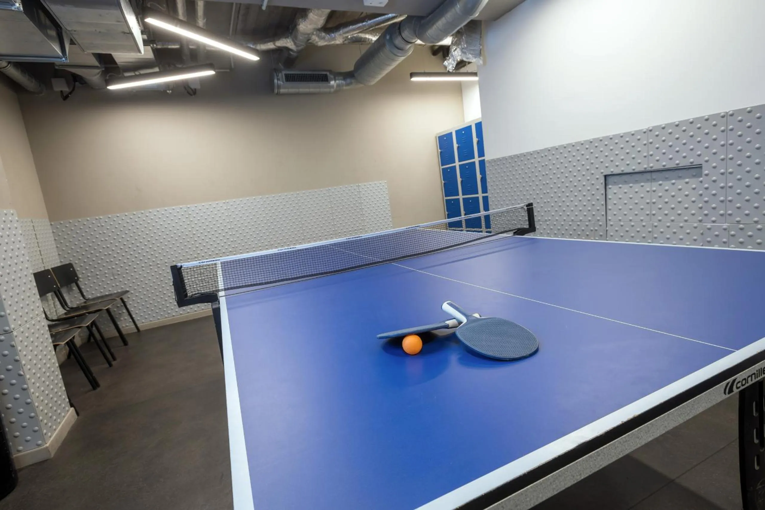 Table tennis in Auberge Jeunesse Charleroi Youth Hostel