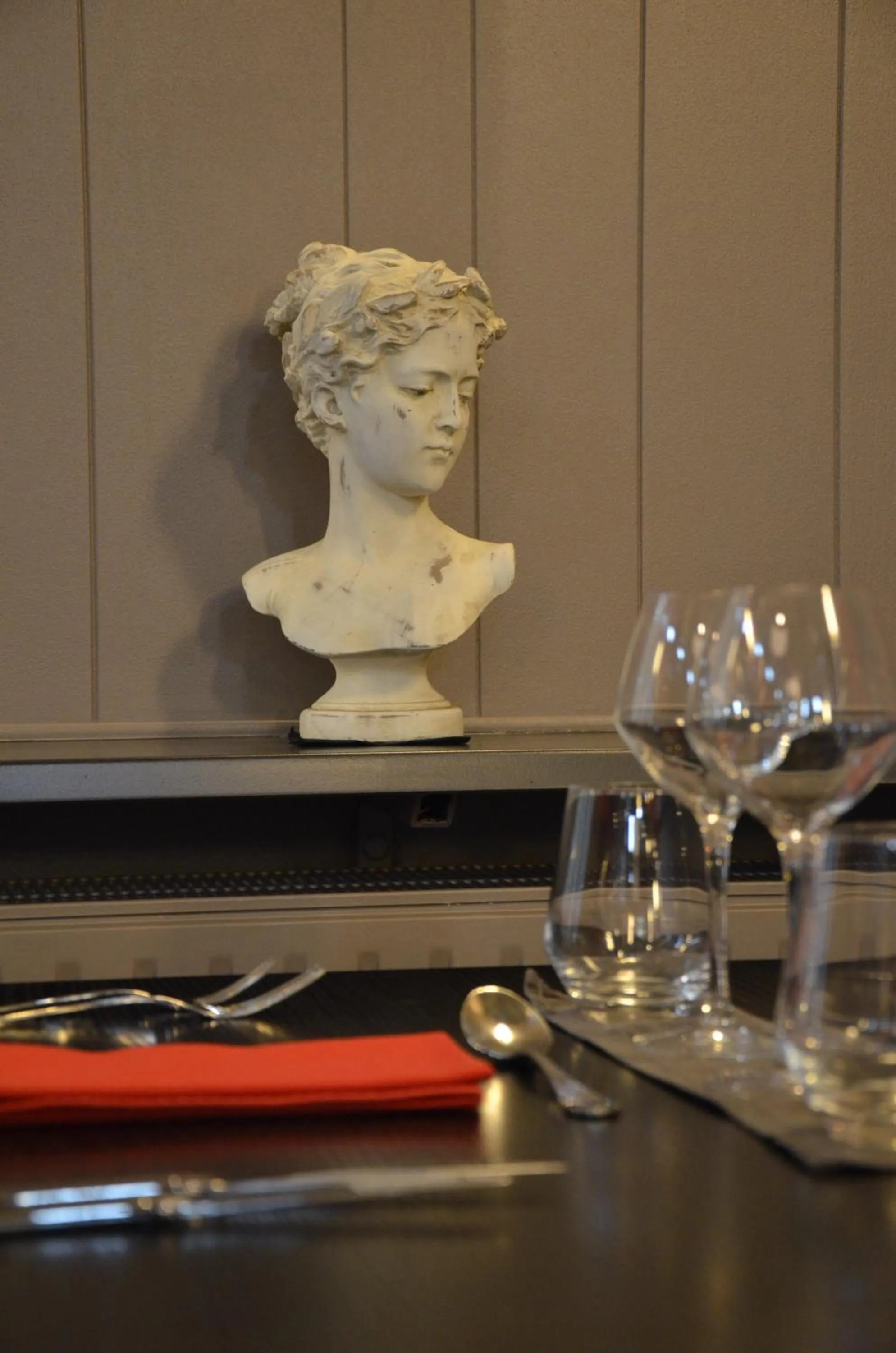 Decorative detail in Hôtel la Régie