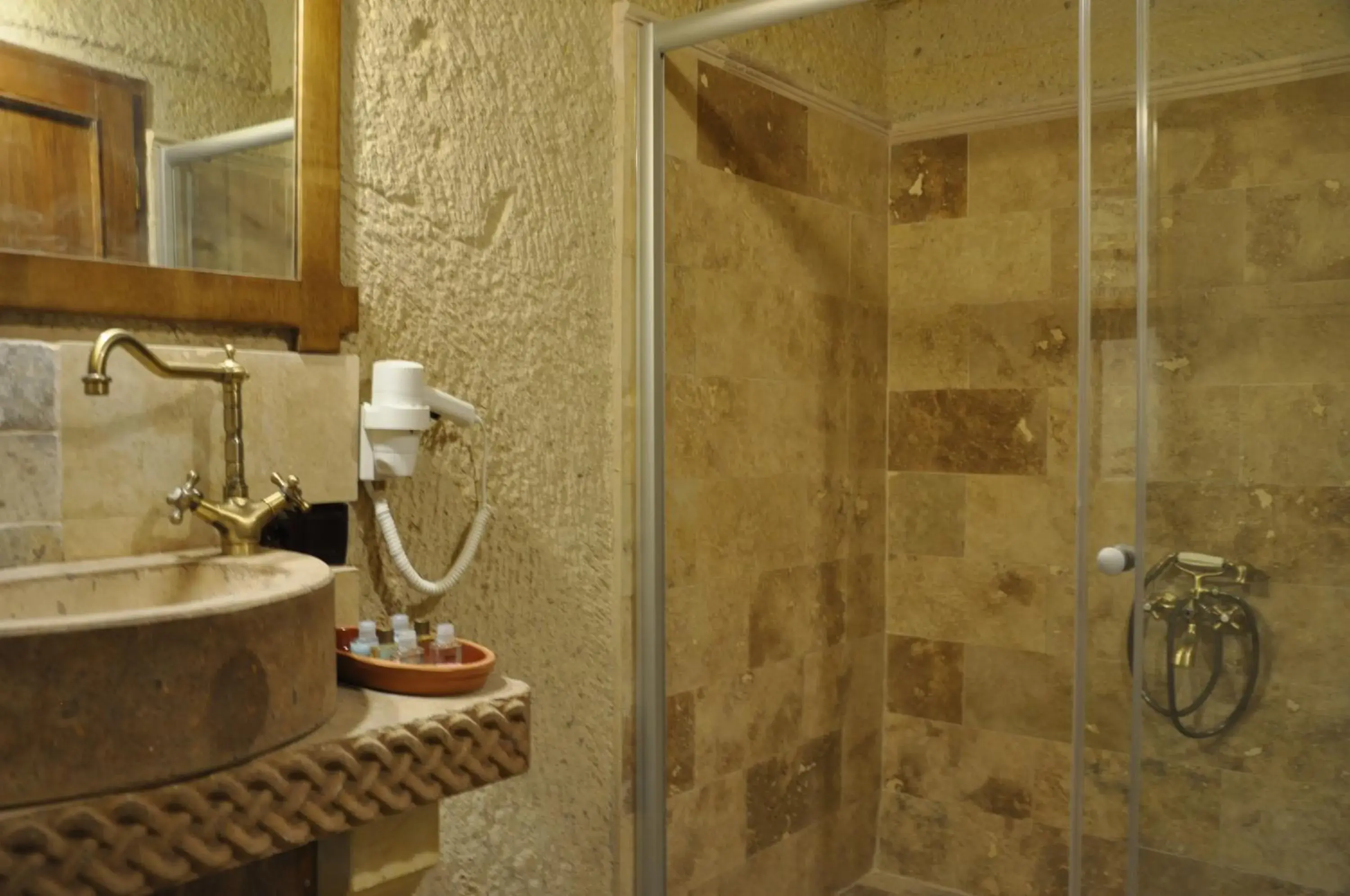 Standard Triple Room in Çavuşin Cave House-Cappadocia Standard Triple Room in Çavuşin Cave House-Cappadocia
