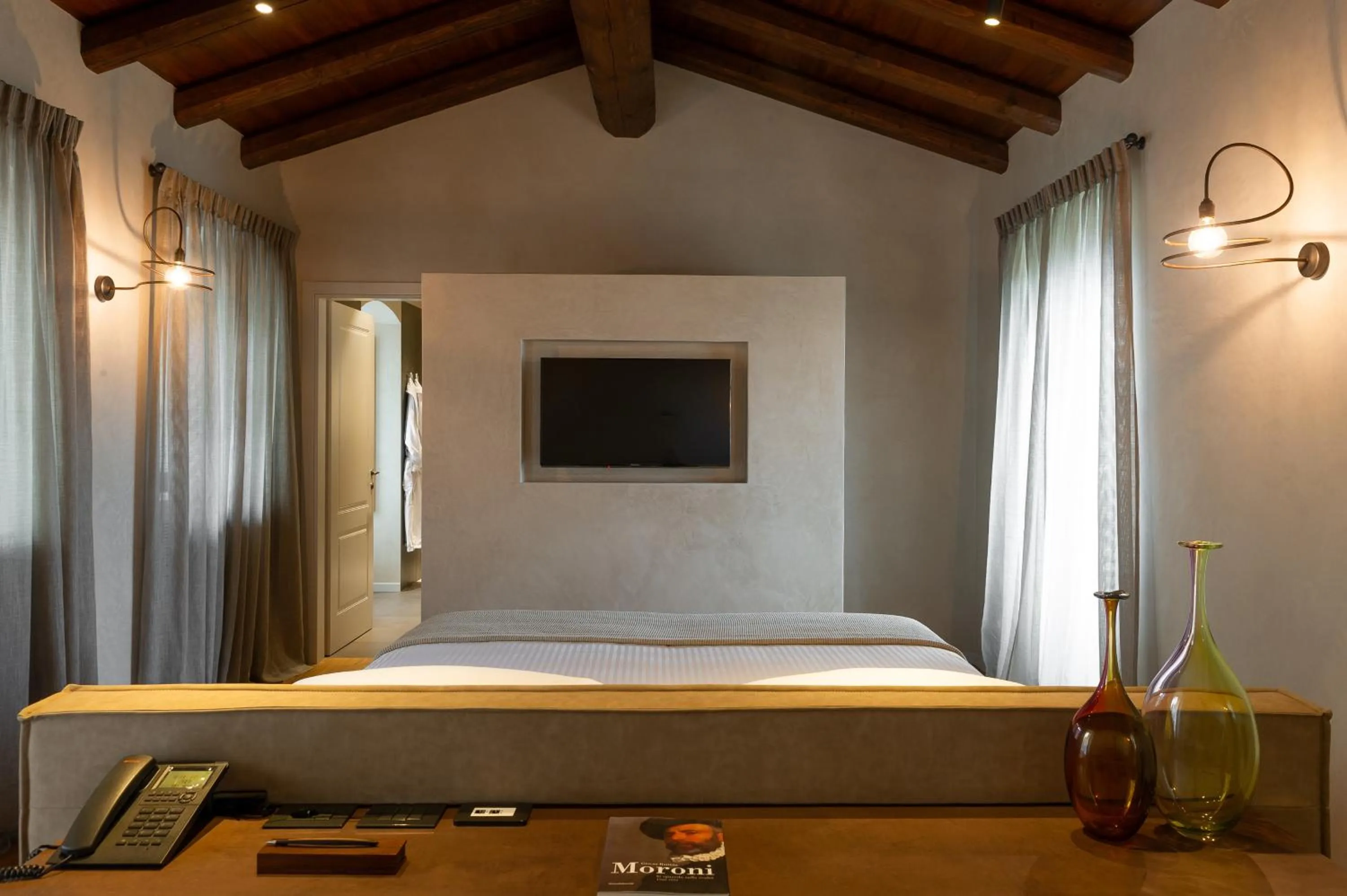 Photo of the whole room, Bed in Relais San Vigilio al Castello