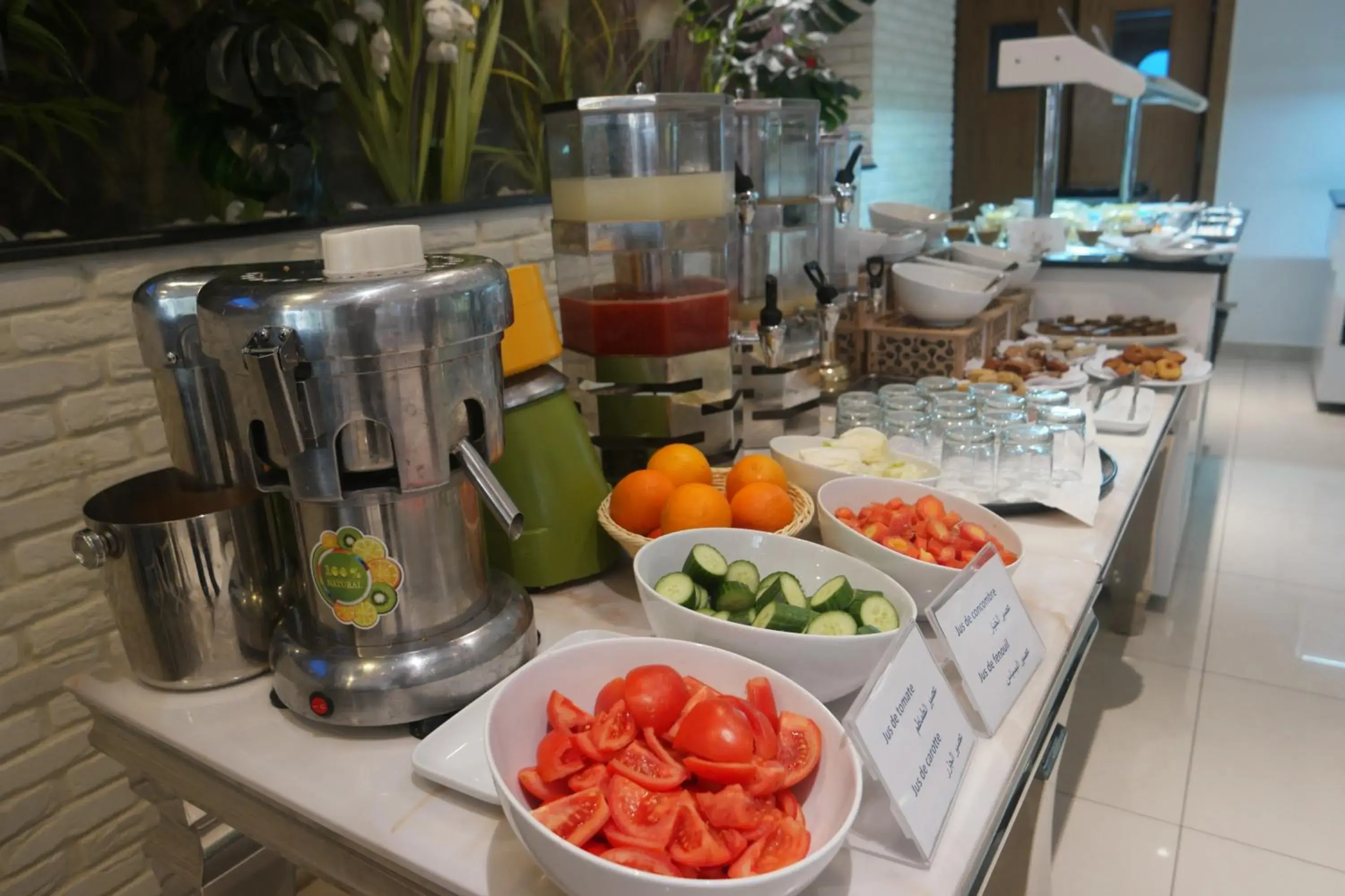 Breakfast in Marigold Hotel Breakfast in Marigold Hotel