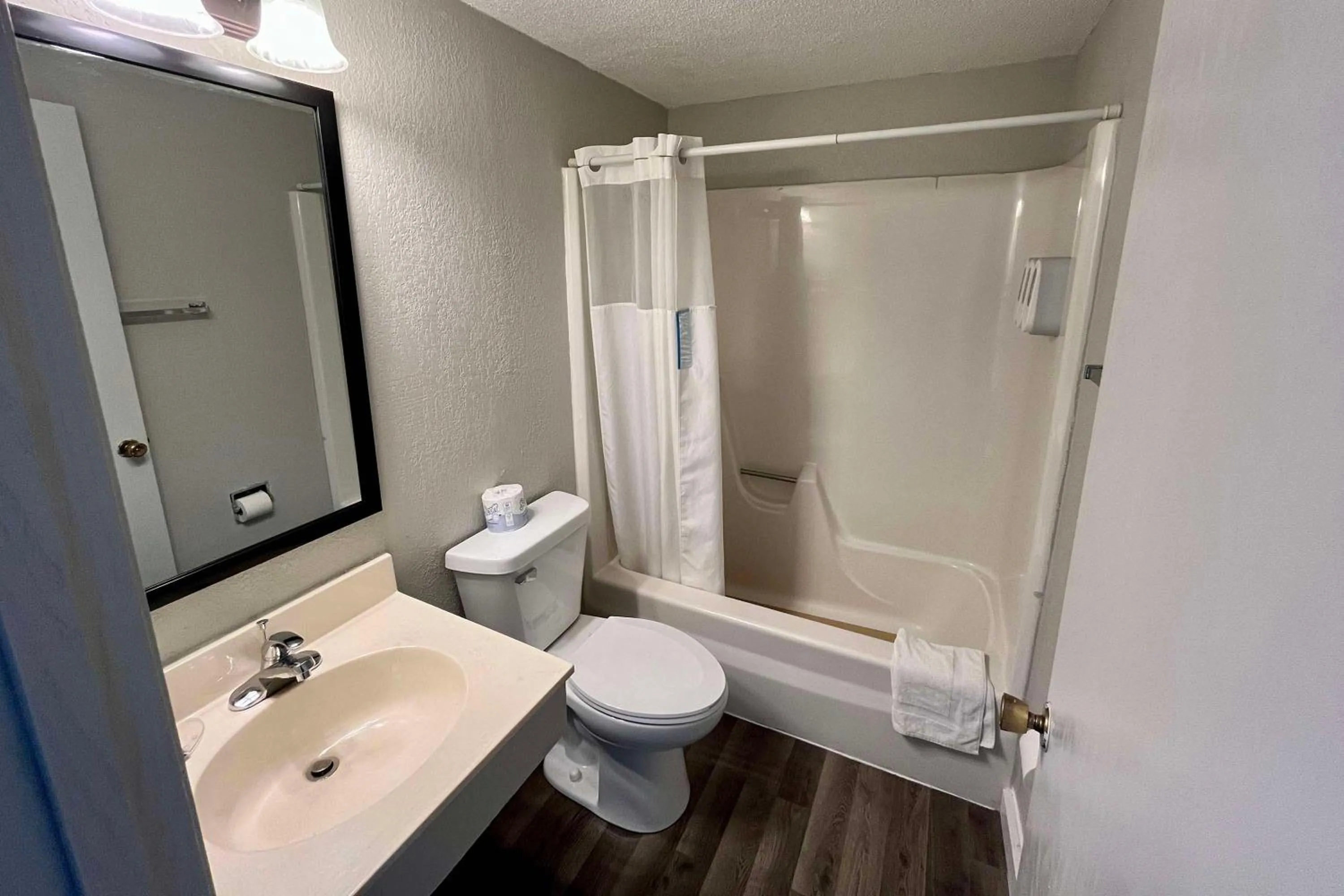 TV and multimedia in Sauk River Inn & Suites, a Travelodge by Wyndham