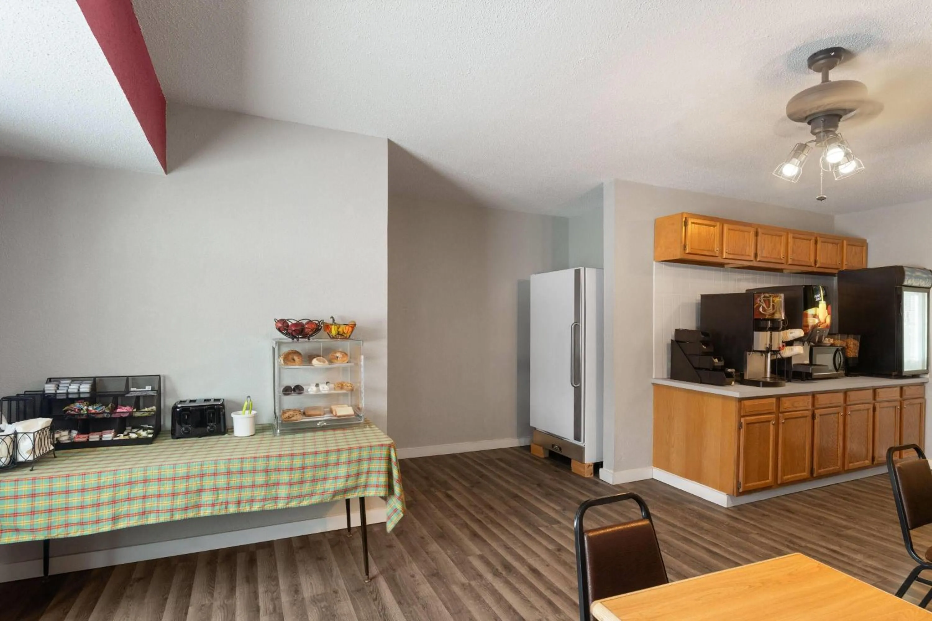 Breakfast in Sauk River Inn & Suites, a Travelodge by Wyndham