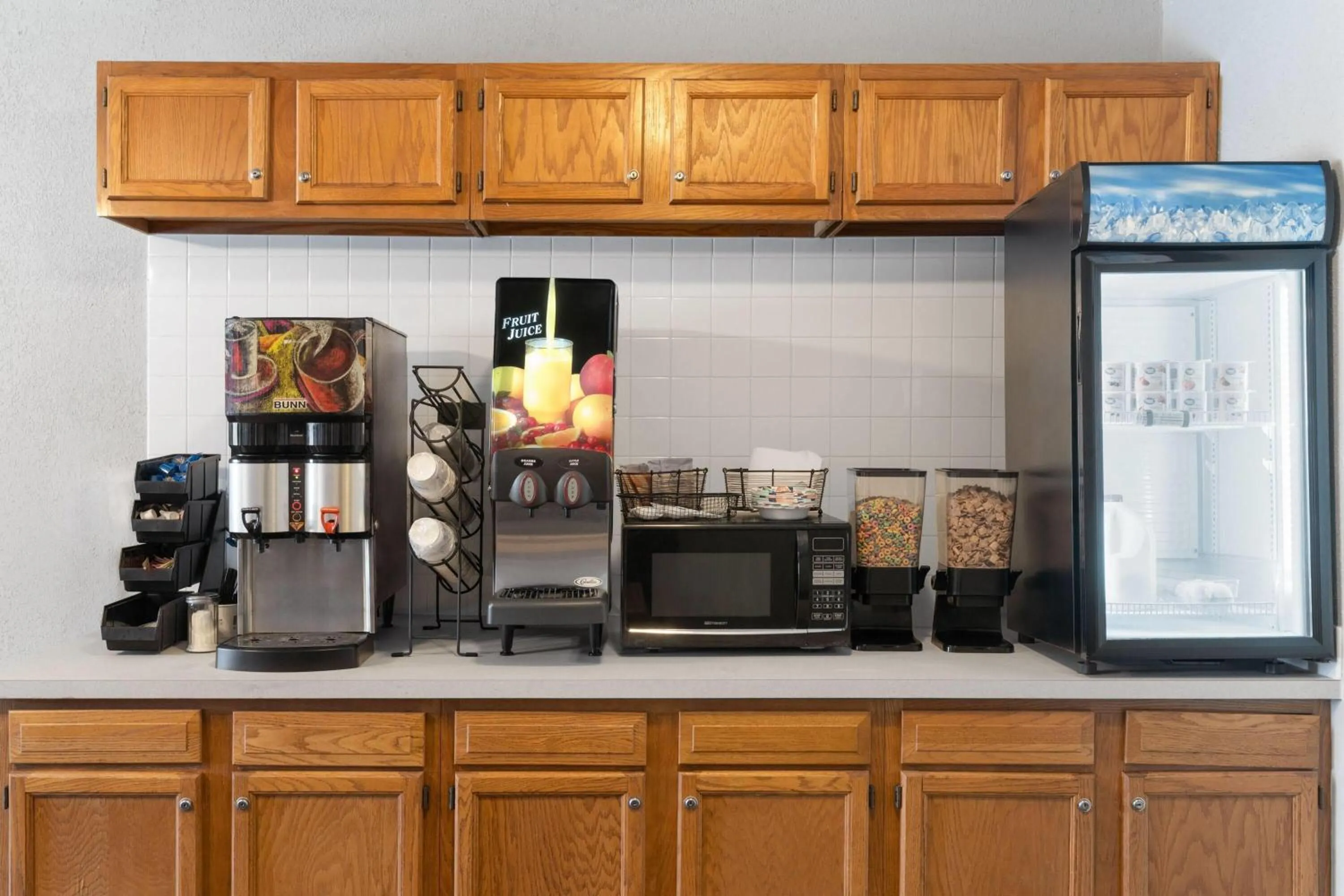 Breakfast in Sauk River Inn & Suites, a Travelodge by Wyndham