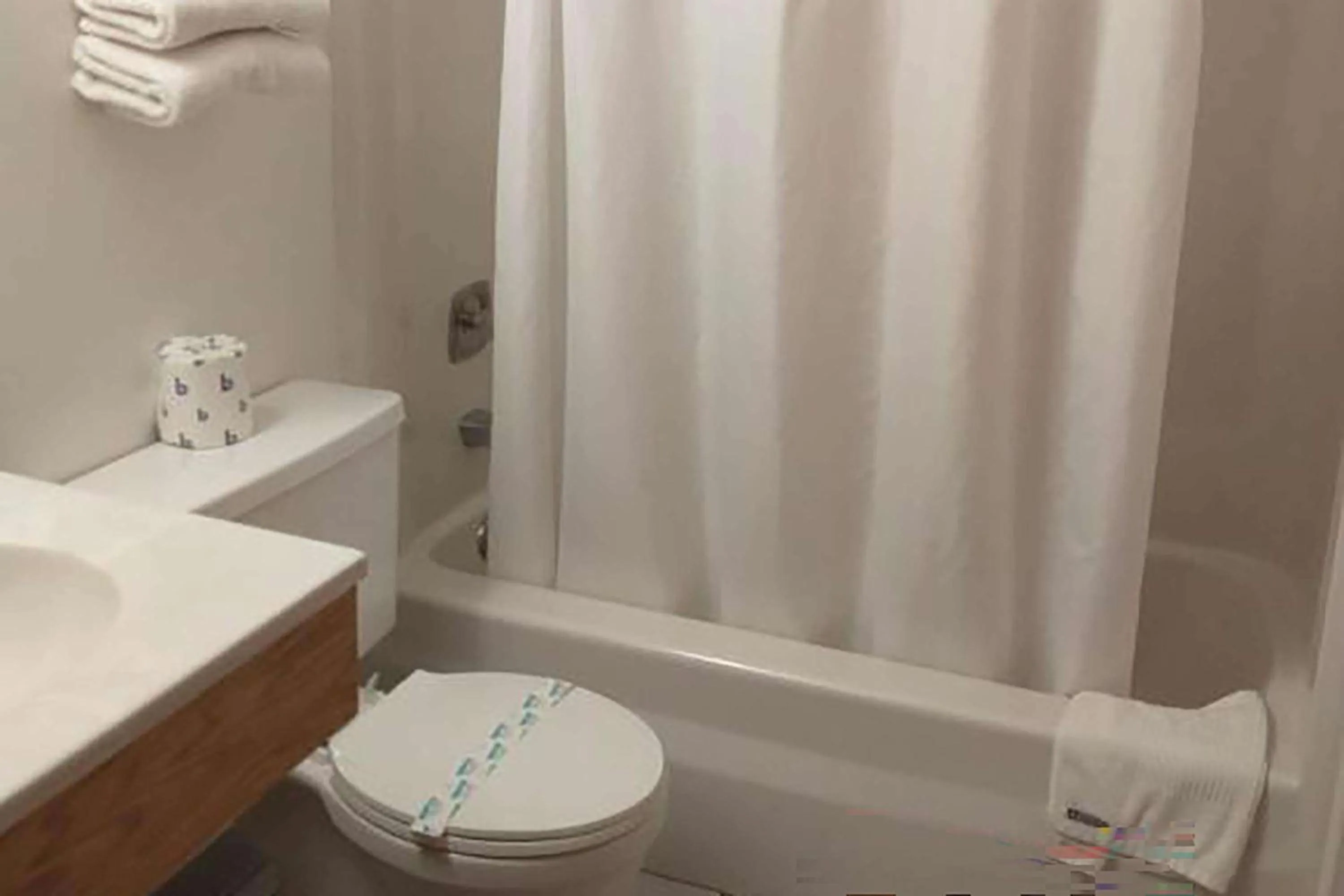 TV and multimedia in Sauk River Inn & Suites, a Travelodge by Wyndham