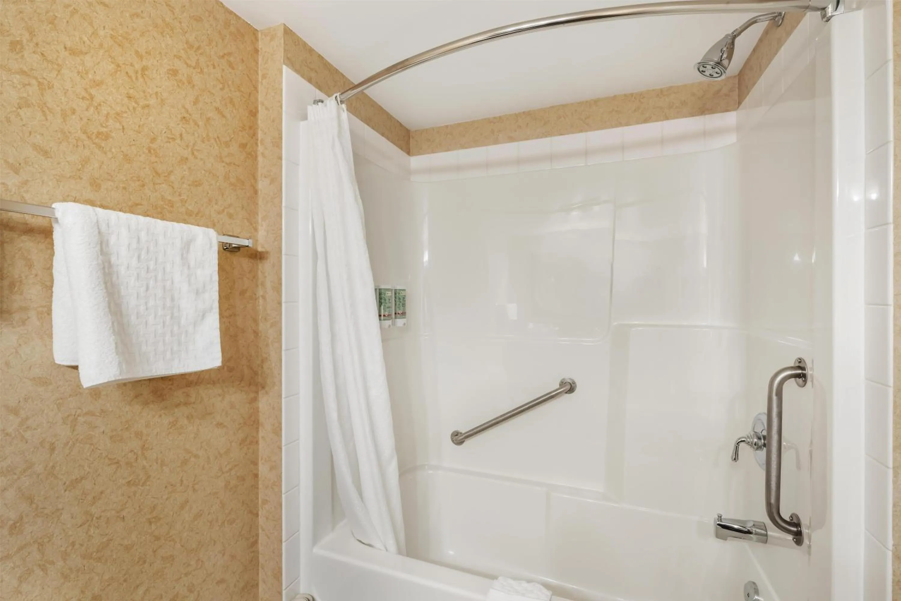 Bathroom in Best Western Sicamous Inn