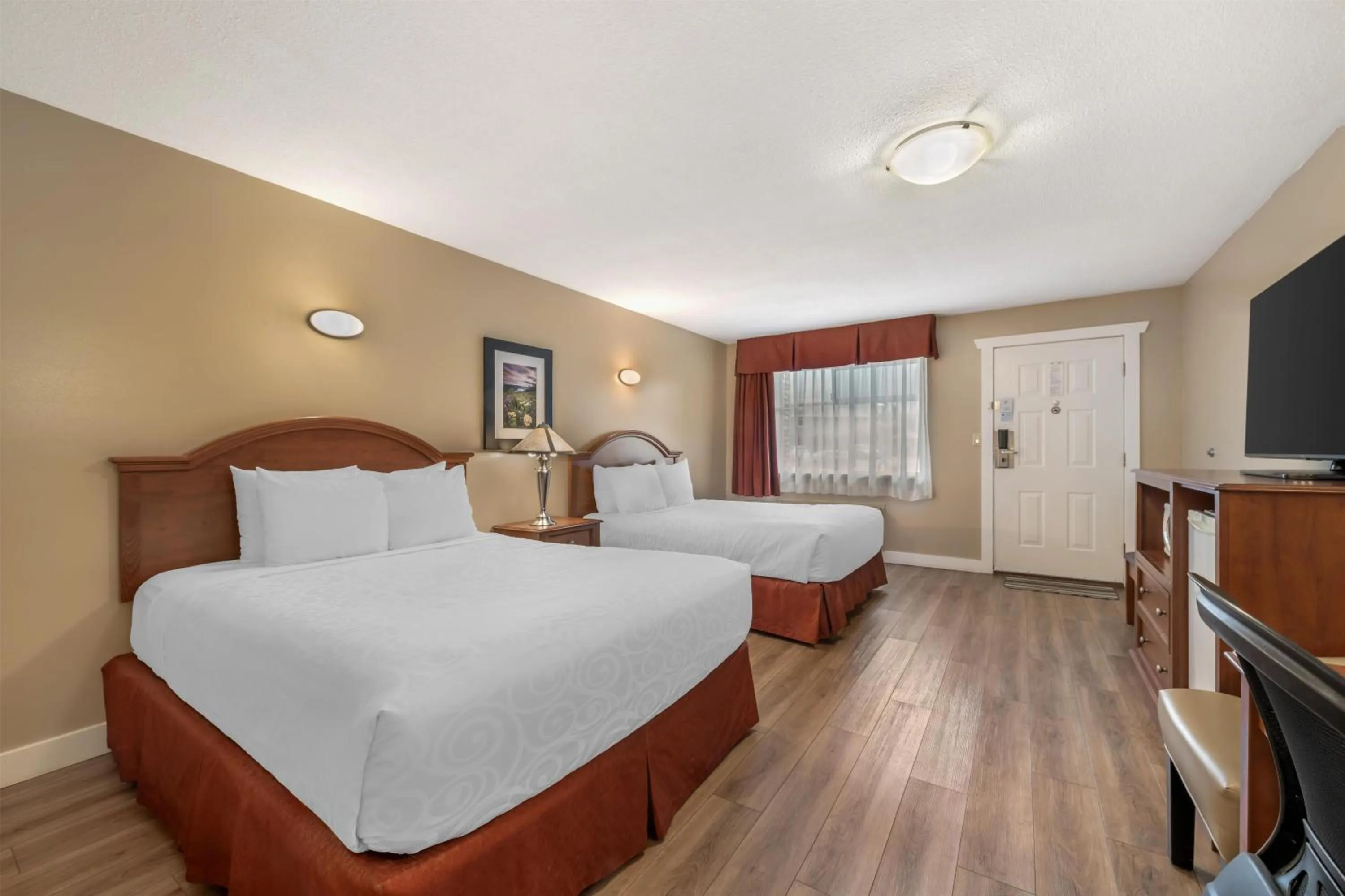 Bedroom, Bed in Best Western Sicamous Inn