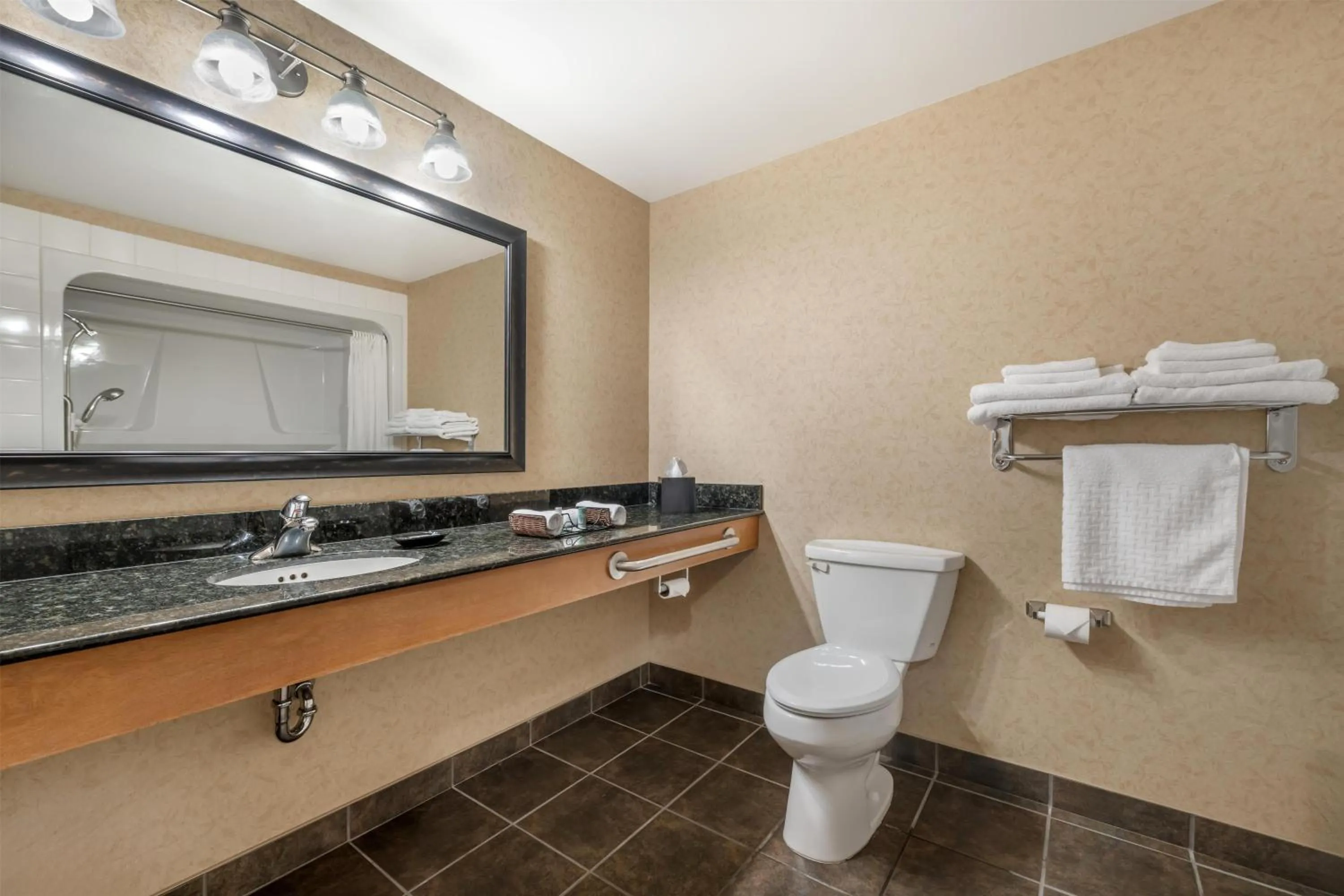 Bathroom in Best Western Sicamous Inn
