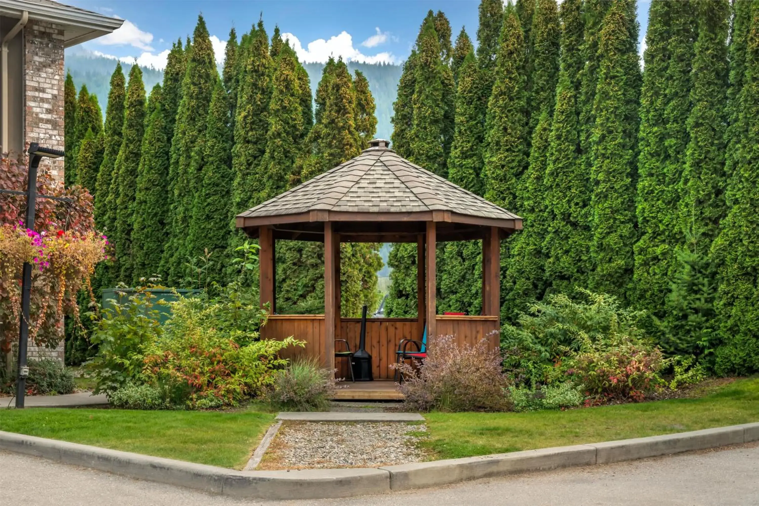 Property building in Best Western Sicamous Inn Property building in Best Western Sicamous Inn